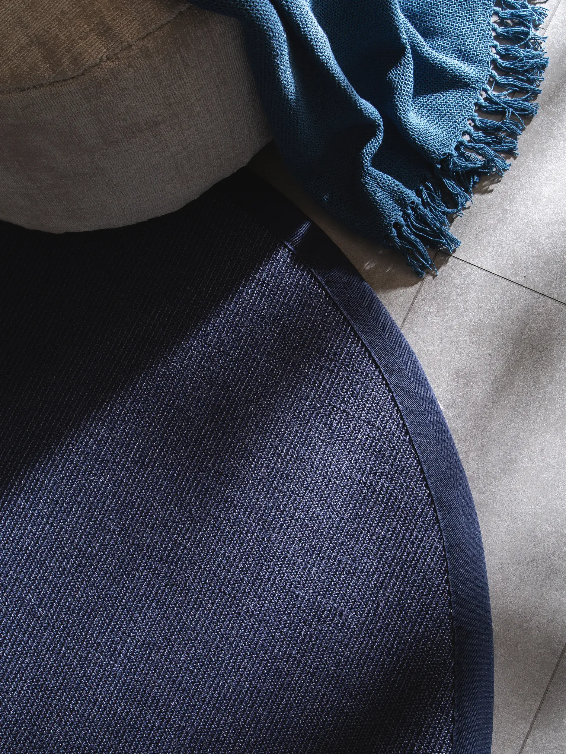 Teppich aus 100% Sisal in Blau mit 100% Sisal hohem Flor von benuta Nest