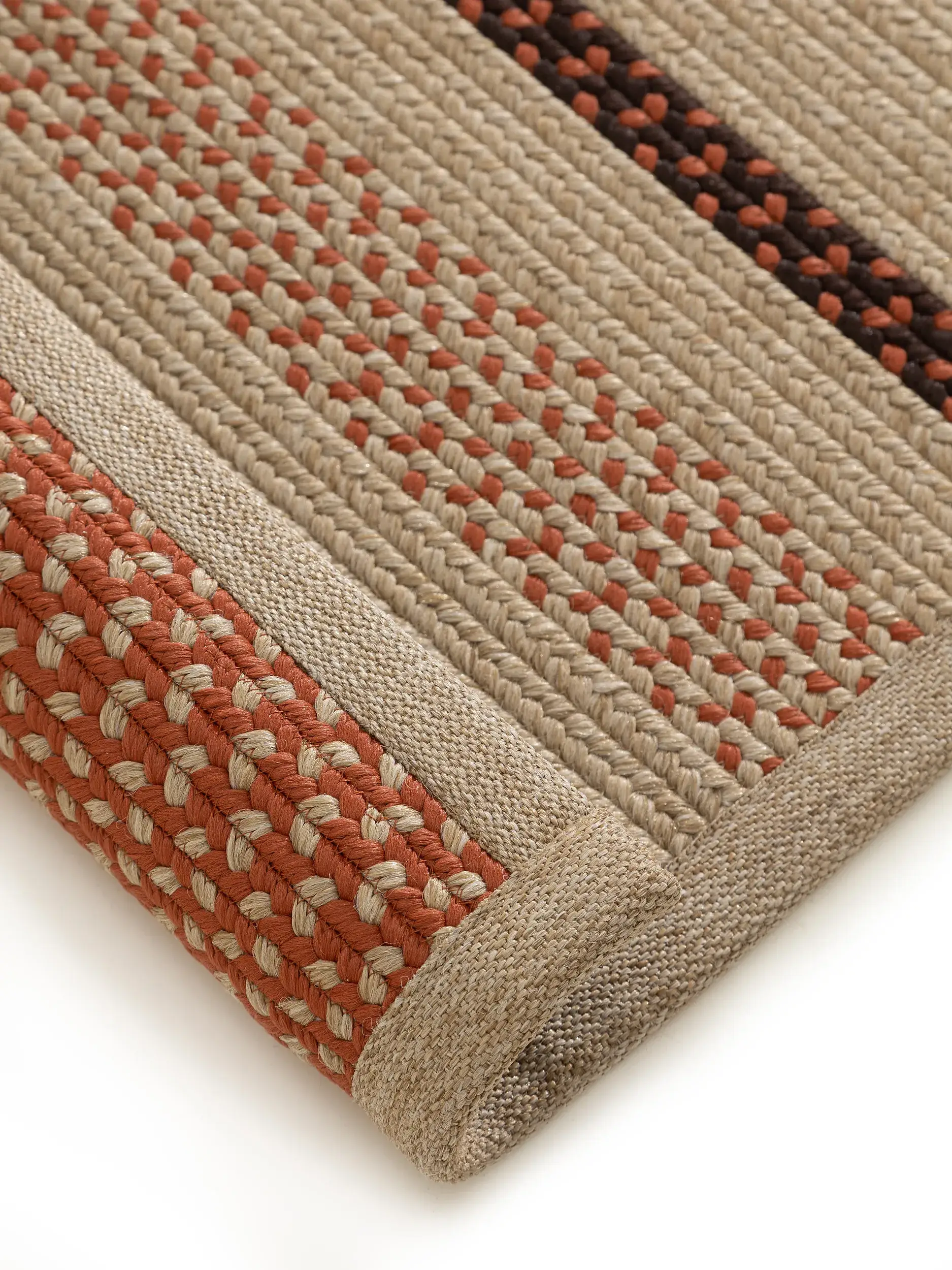 Matto 80% Polypropylen, 20% Polyestera värissä Braun 80% Polypropylen, 20% Polyester korkealla nukalla merkiltä benuta Nest