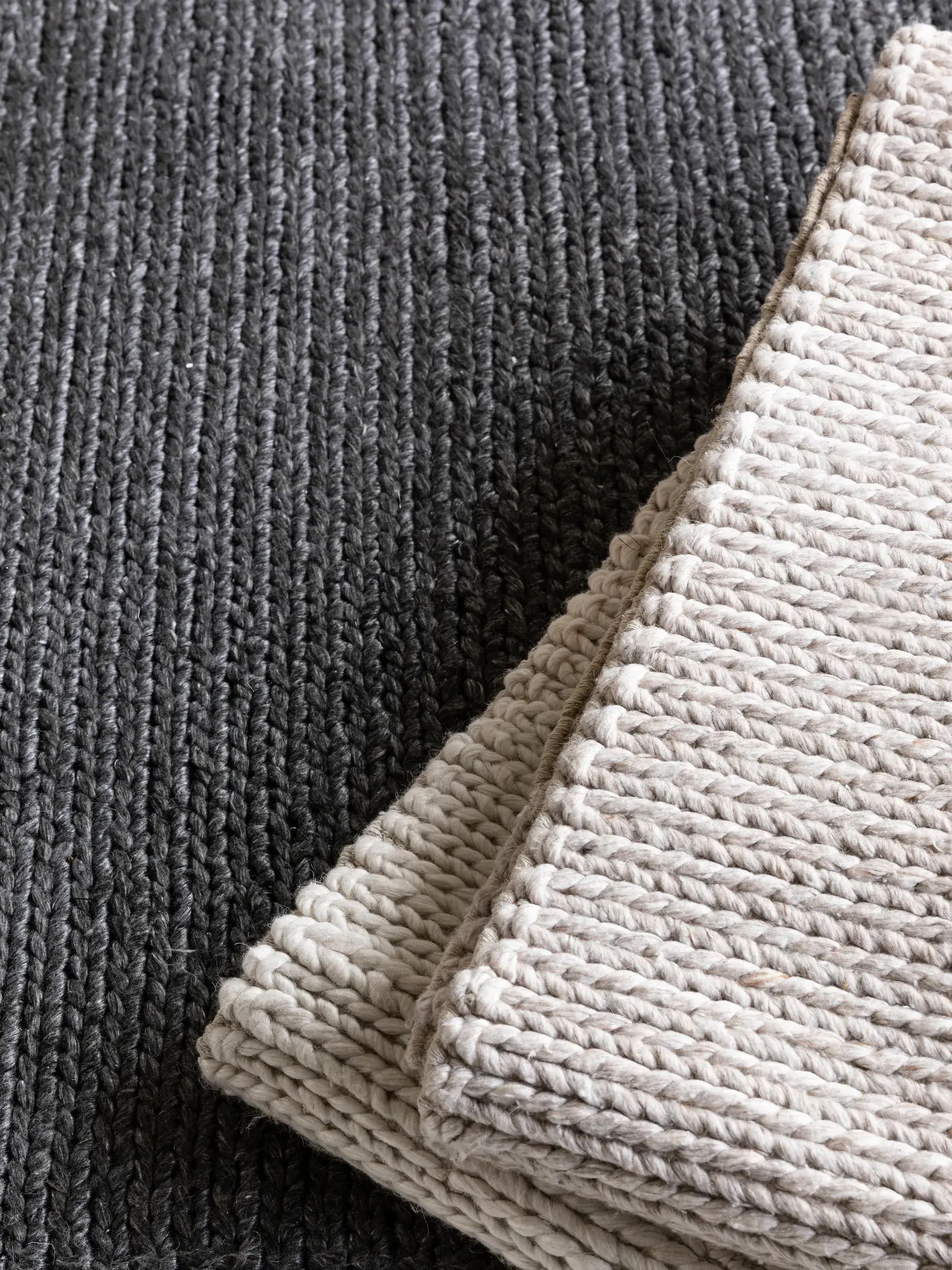 Teppich aus 60% Wolle, 40% Polyester in Beige mit 60% Wolle, 40% Polyester hohem Flor von benuta Pure