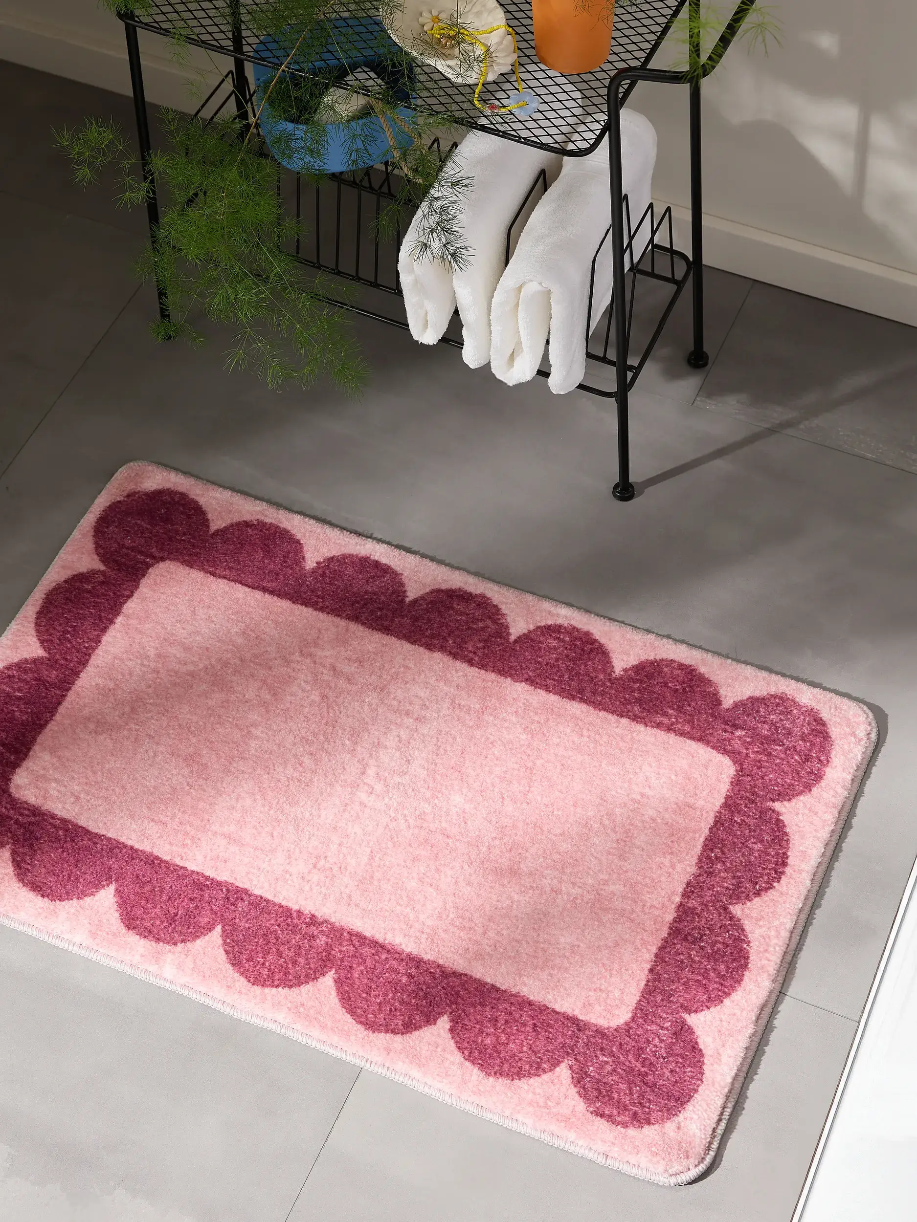 Tappeto da bagno Frame Fucsia in Bordo-ontwerp van 100% Poliestere door benuta POP