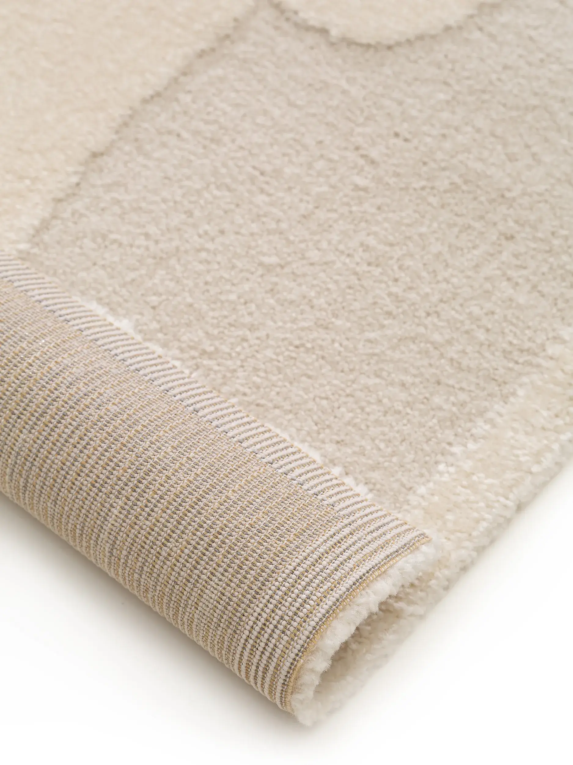 Tappeto di 60% Polipropilene, 40% Poliestere in Beige con pelo alto 60% Polipropilene, 40% Poliestere da Lytte