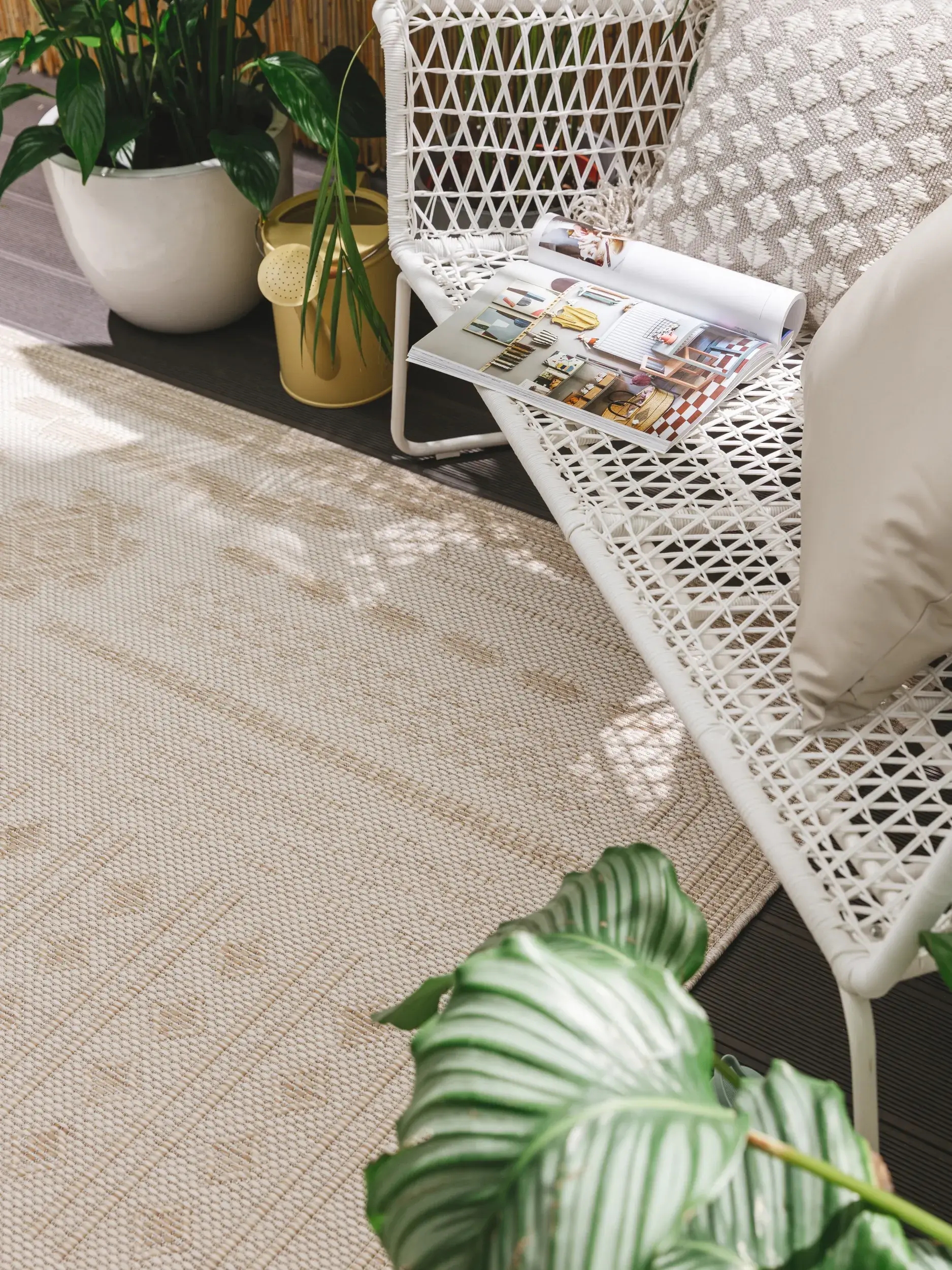 Rug made of 100% Polypropylen in White with a 100% Polypropylen high pile by benuta Nest