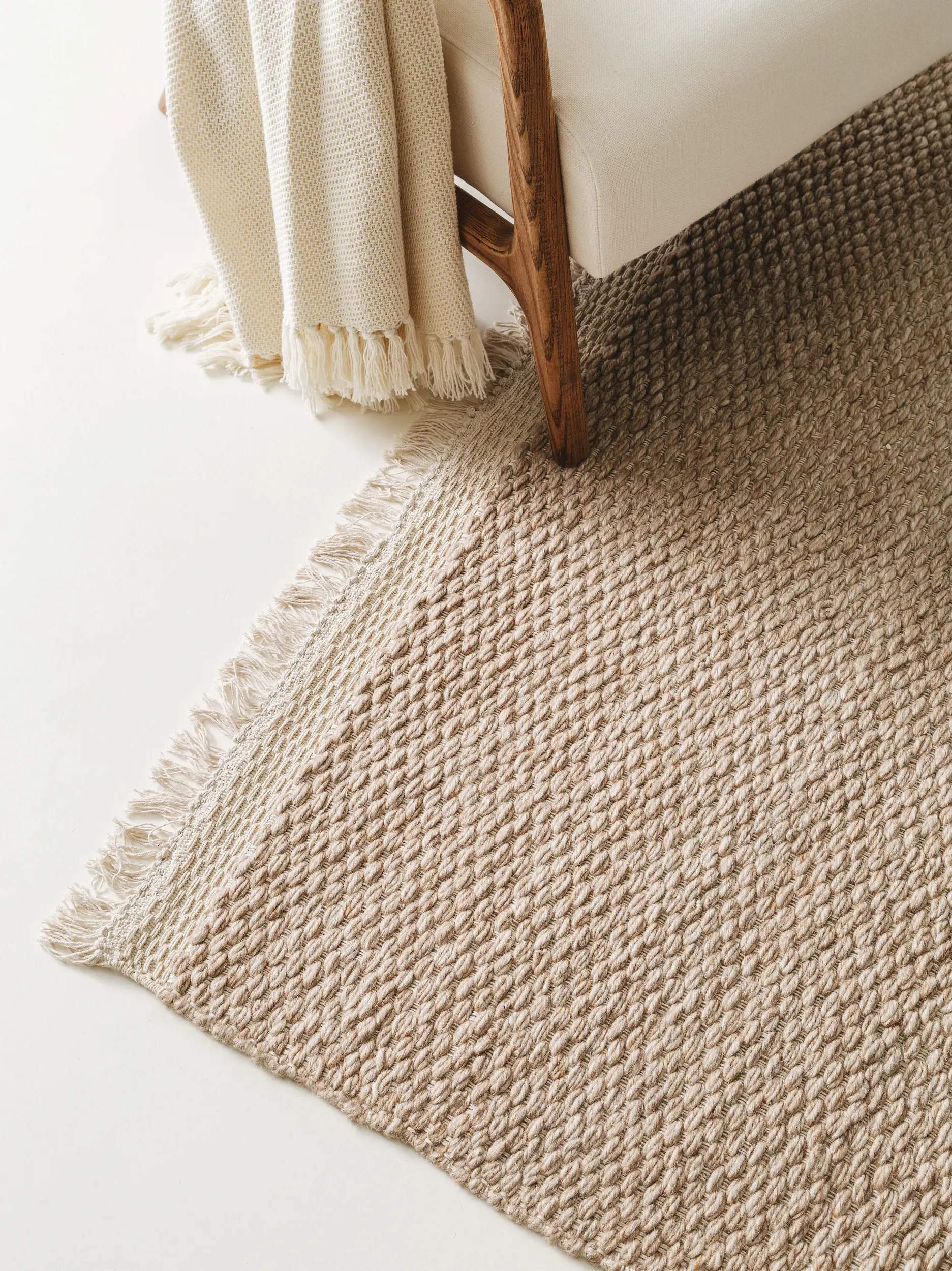 Tapijt van 40% Wol, 30% Katoen, 30% Viscose in Beige met een 40% Wol, 30% Katoen, 30% Viscose hoge pool van benuta pure