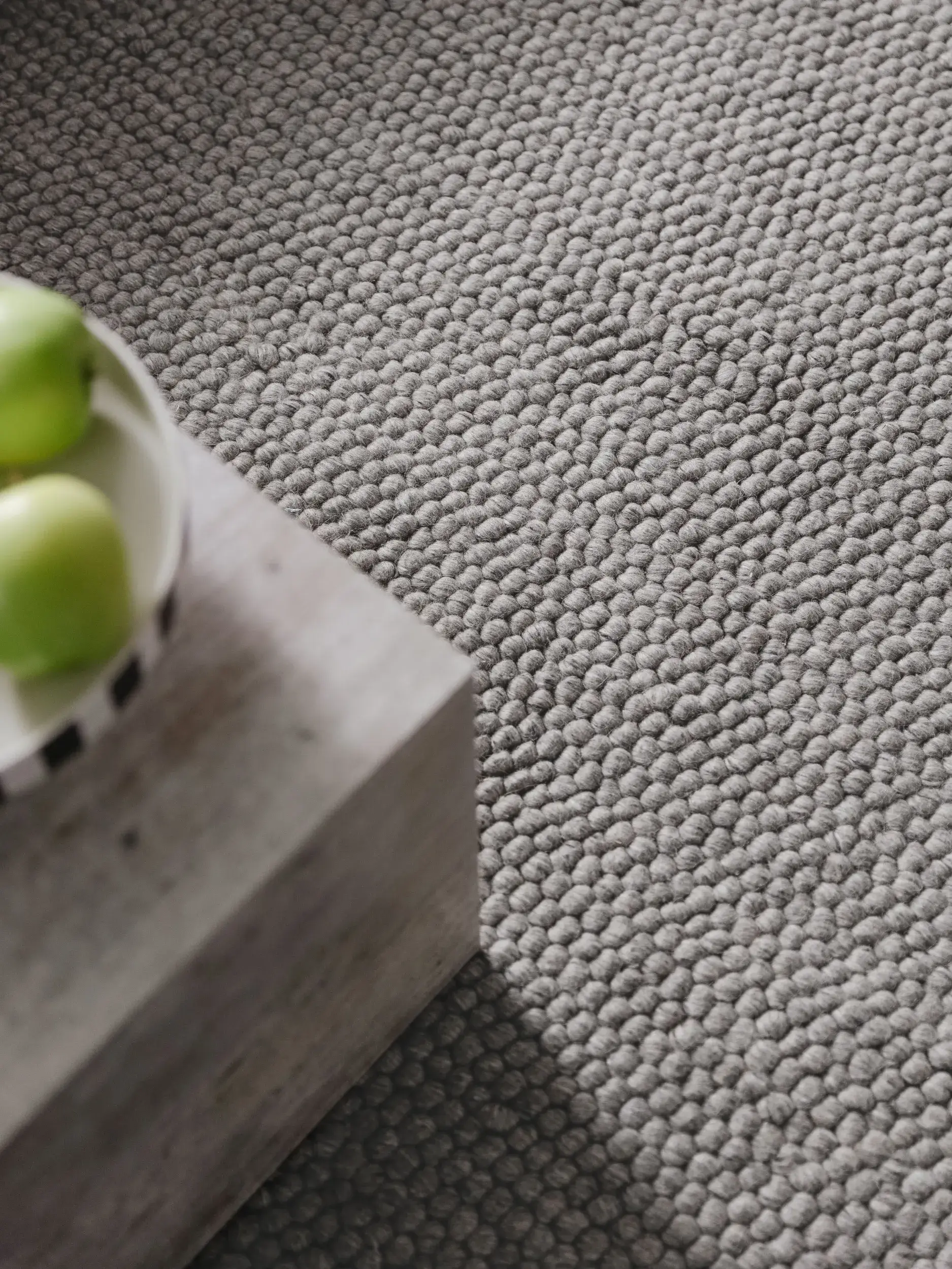 Teppich aus 70% Wolle, 30% Polyester in Grau mit 70% Wolle, 30% Polyester hohem Flor von benuta Pure
