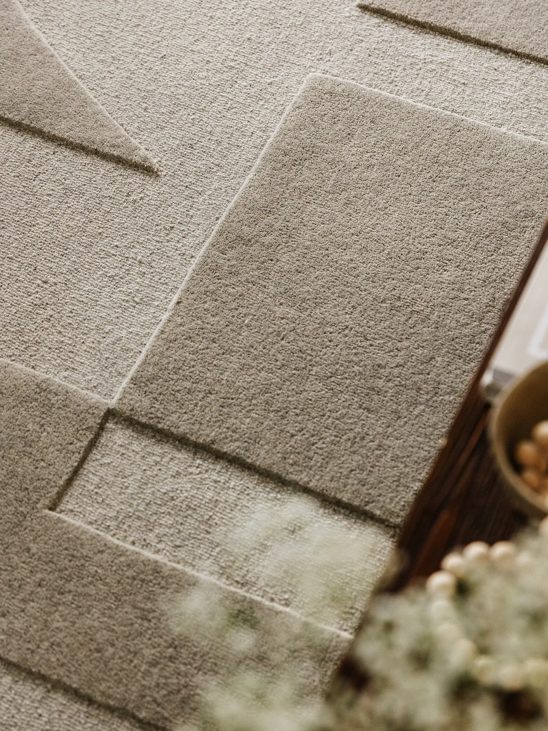Teppich aus 100% Wolle in Grau mit 100% Wolle hohem Flor von benuta Pure