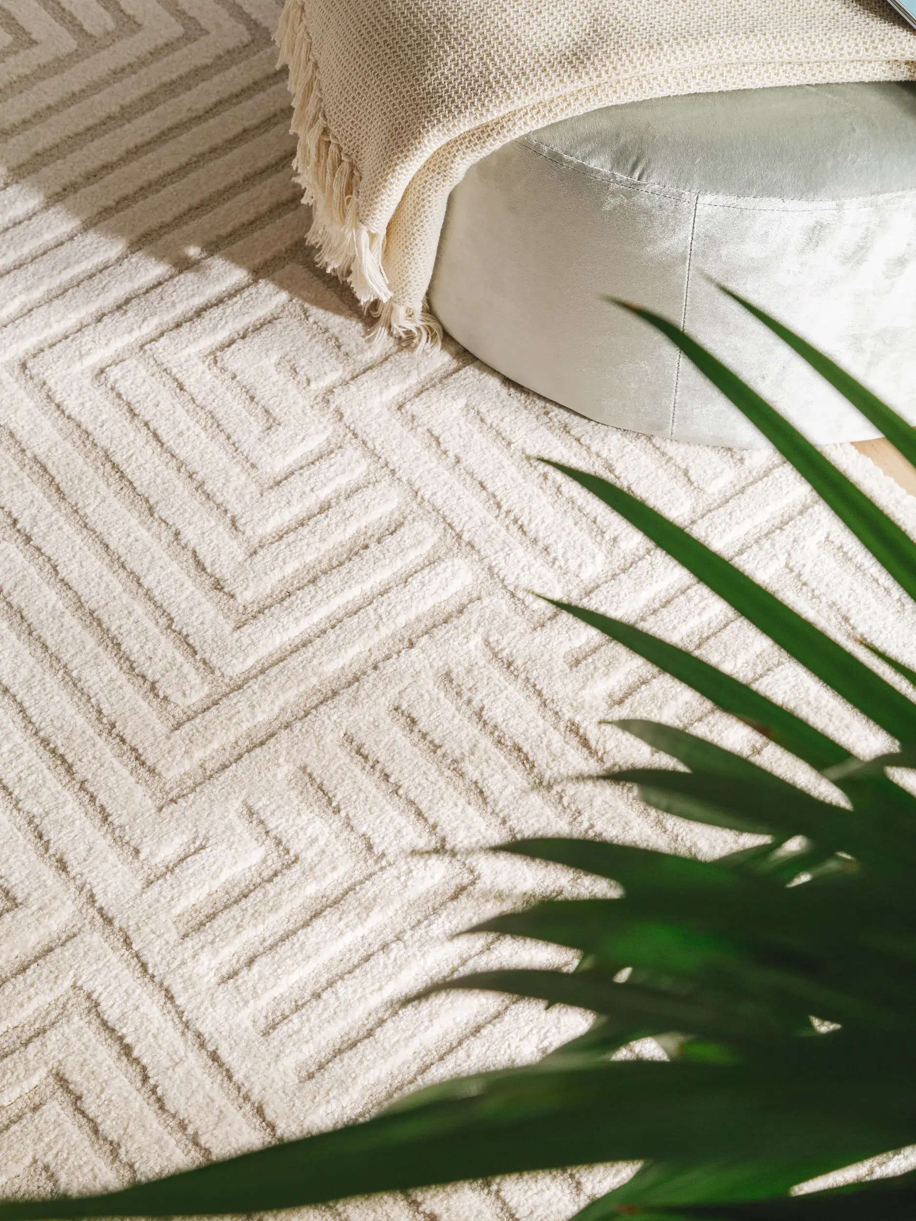Rug made of 60% Polypropylen, 40% Polyester in Beige with a 60% Polypropylen, 40% Polyester high pile by benuta Nest
