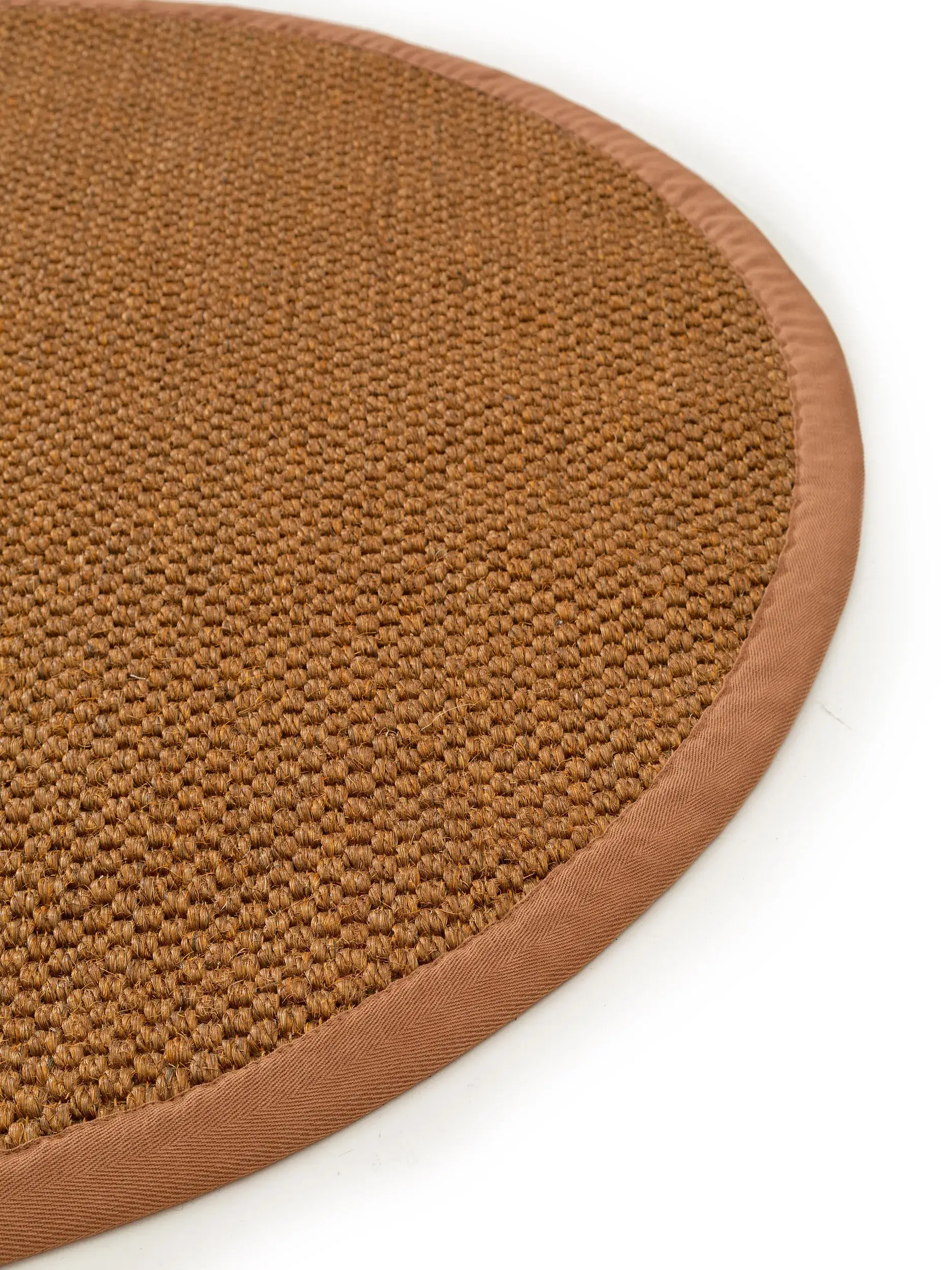 Teppich aus 100% Sisal in Braun mit 100% Sisal hohem Flor von benuta Pure