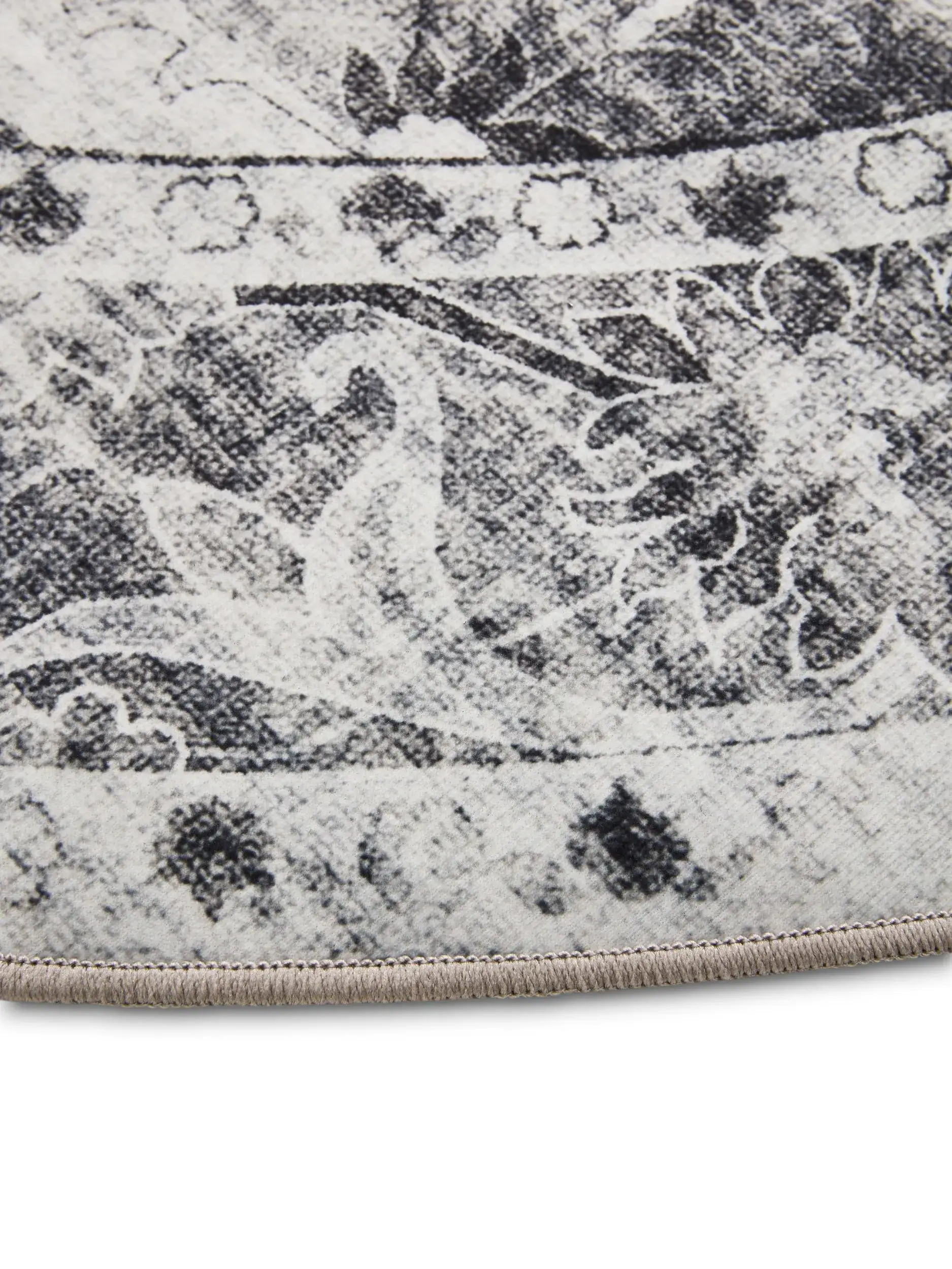Rug made of 100% Polyester in Grey with a 100% Polyester high pile by benuta Basic