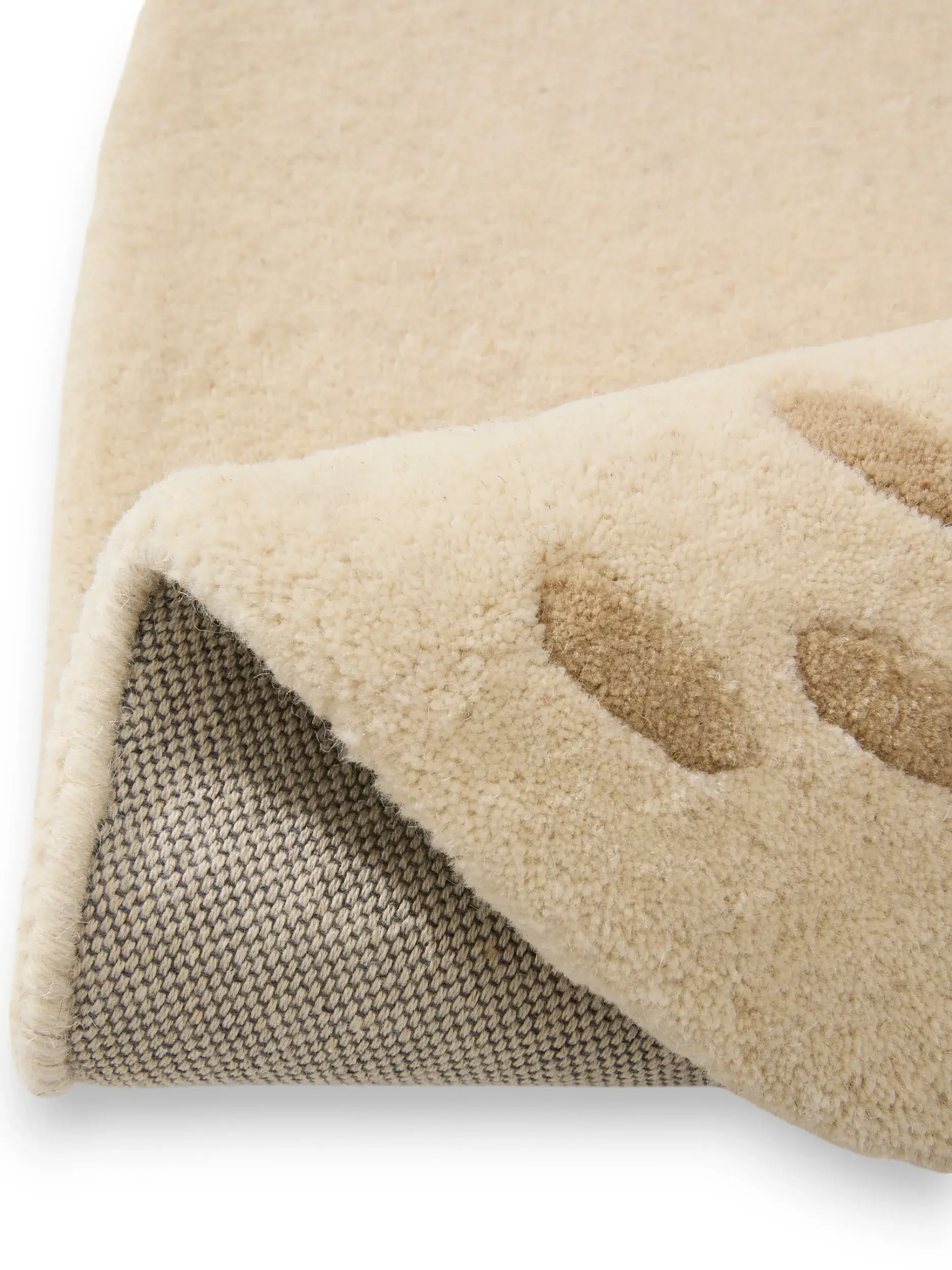 Rug made of 100% Wool in Beige with a 100% Wool high pile by Lytte