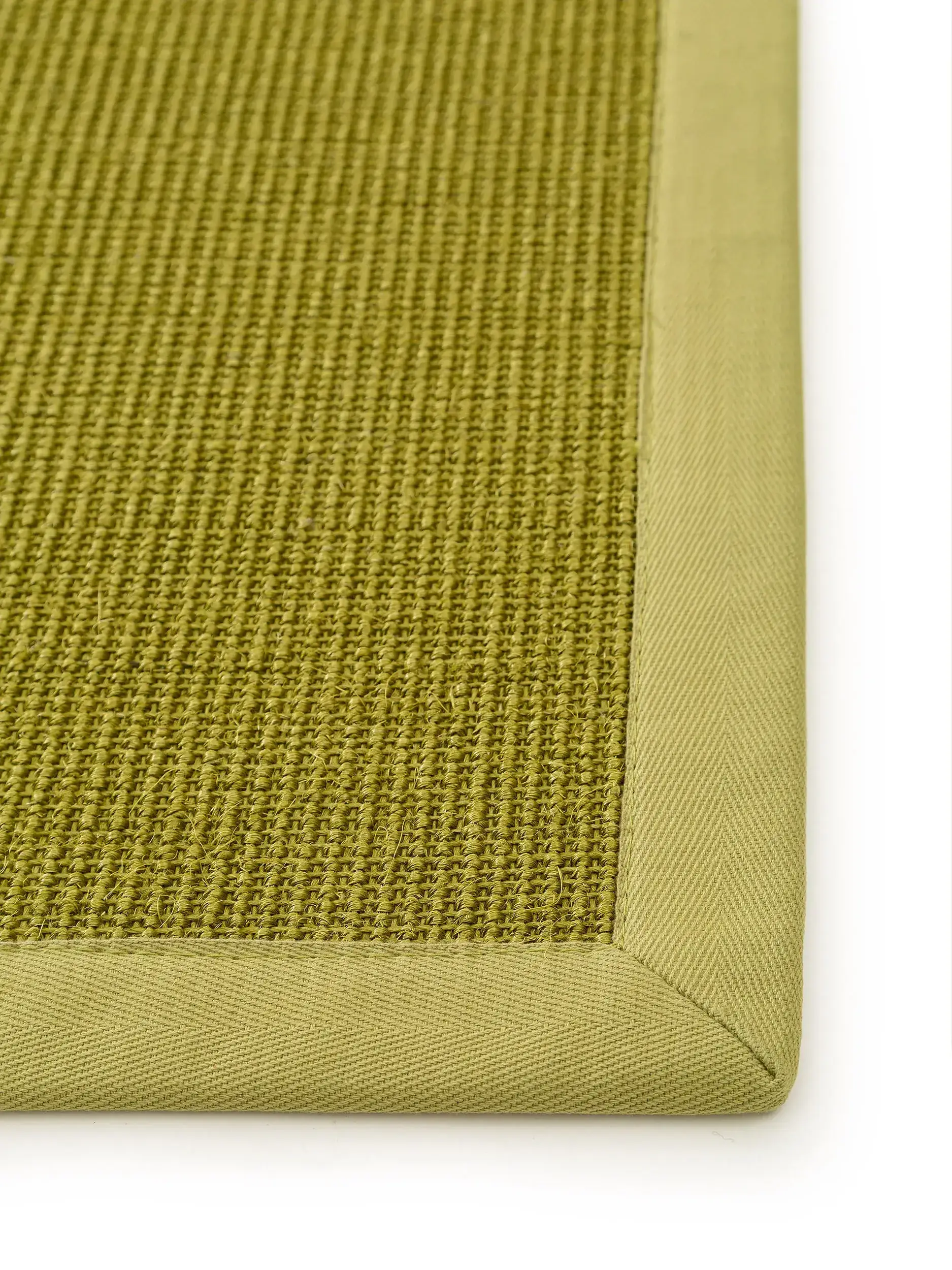 Fußmatte Sana Grün im Design Bordüre aus 100% Sisal von benuta Nest