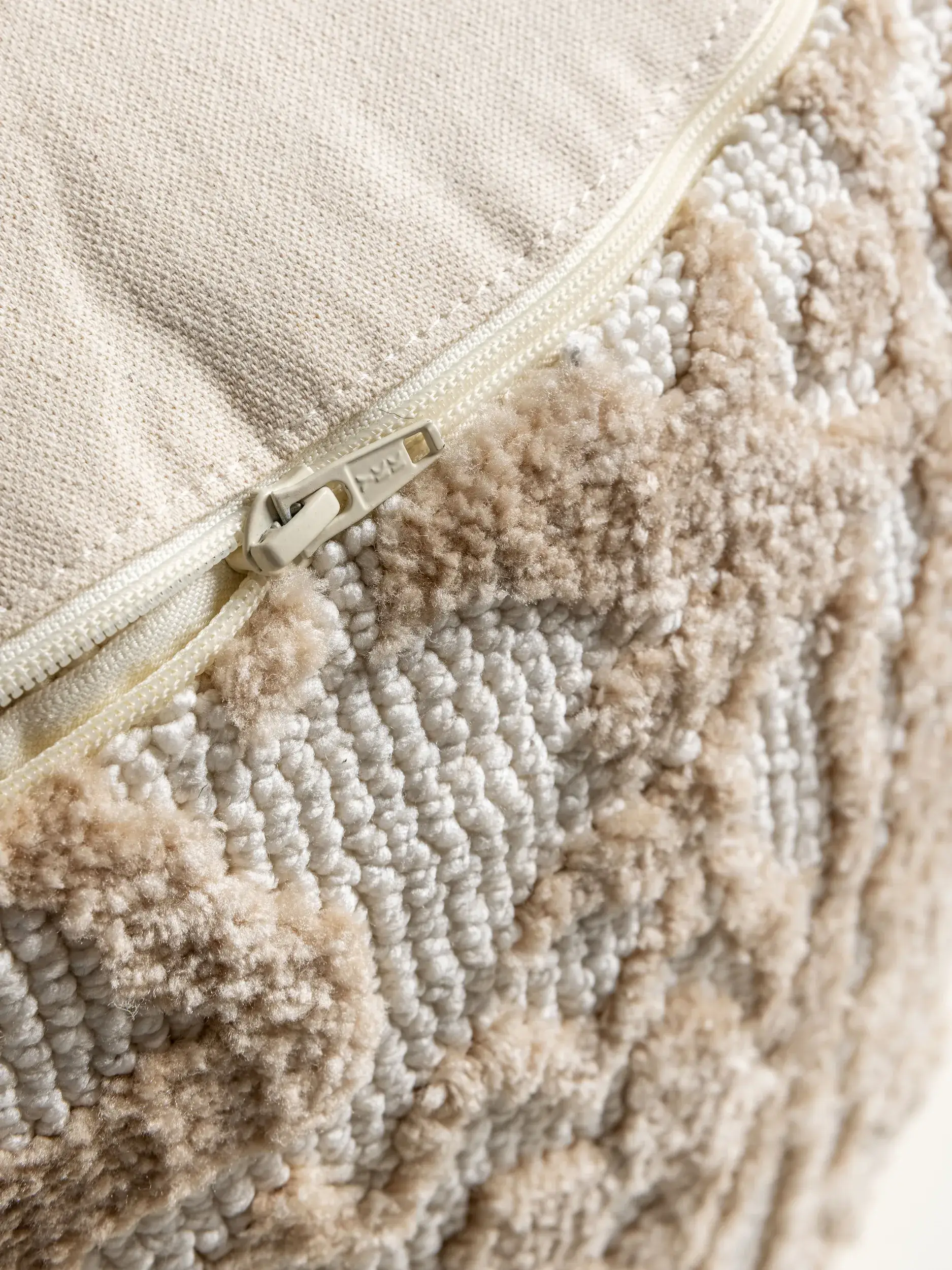 Pouf Elias Beige im Design Orientalisch aus 100% Polyester (Mikrofaser) von benuta Nest