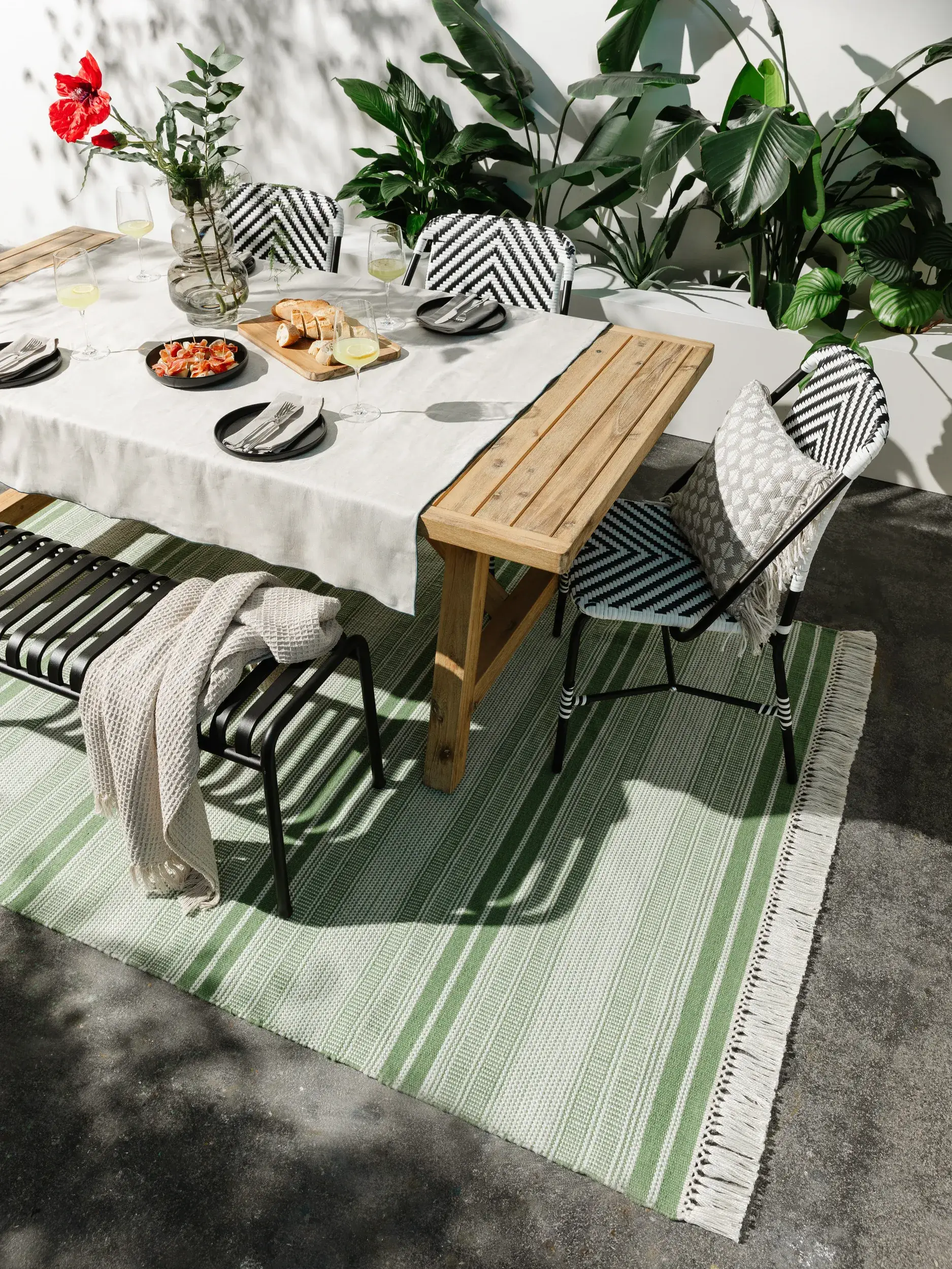 Tæppe af 100% Polyester (genanvendt PET) i Grøn med 100% Polyester (genanvendt PET) høj luv fra benuta nest