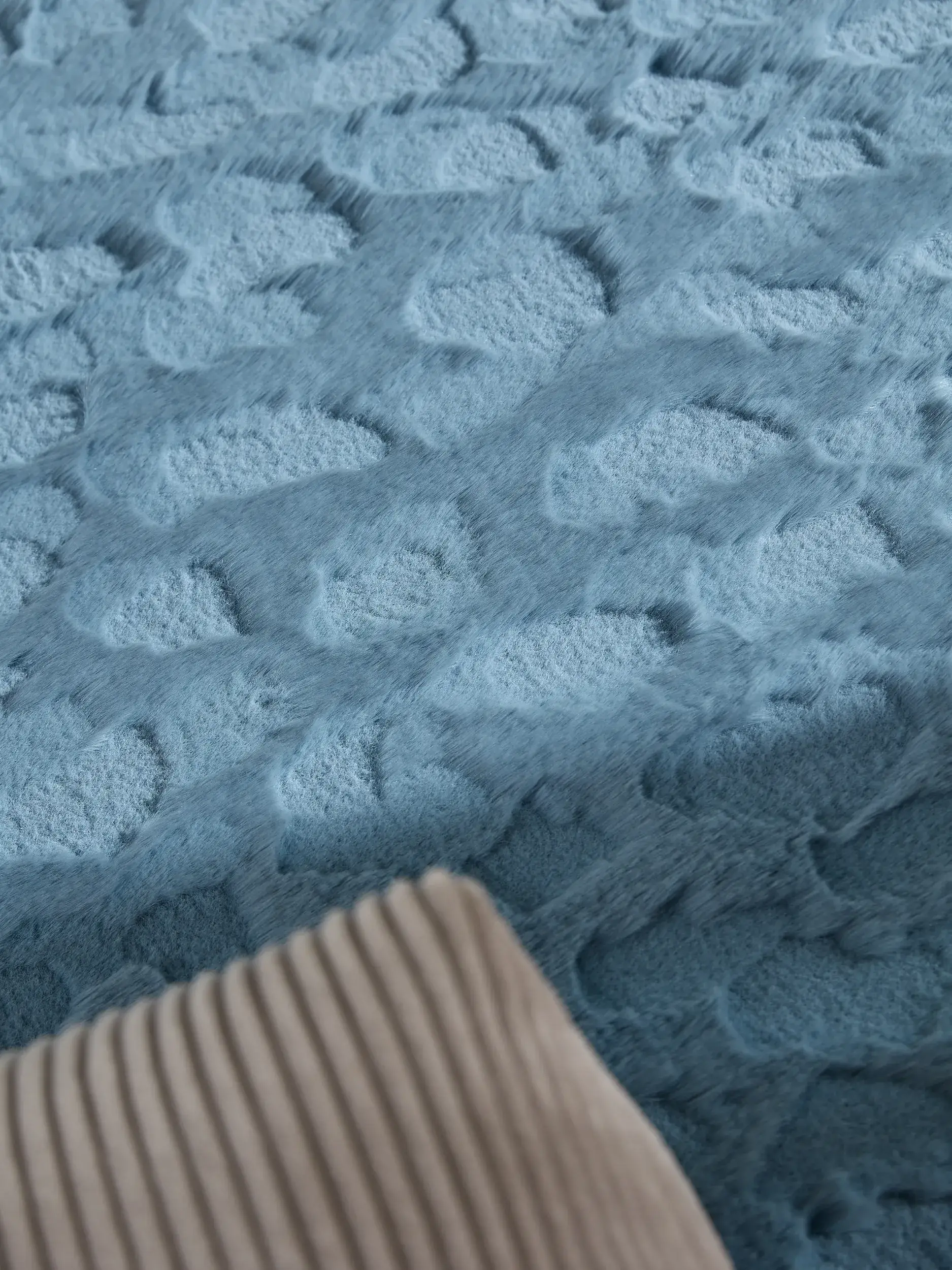 Rug made of 100% Polyester in Blau with a 100% Polyester high pile by benuta Pop