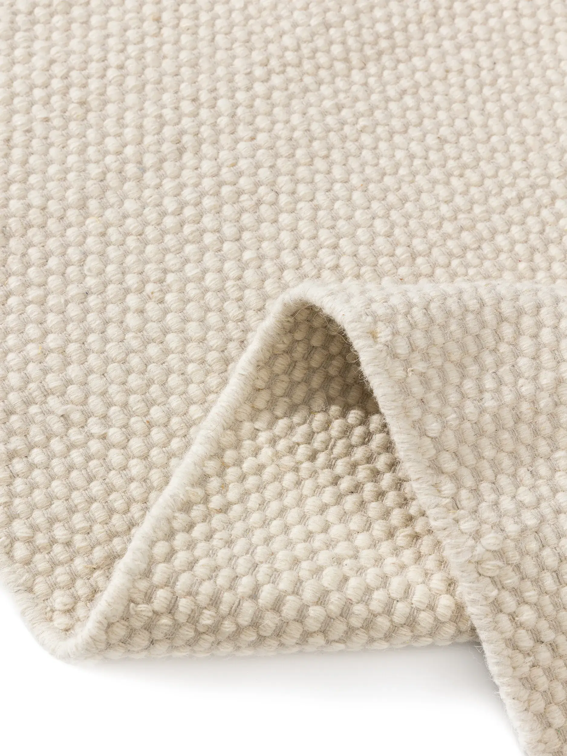Teppich aus 80% Wolle, 20% Baumwolle in Weiß mit 80% Wolle, 20% Baumwolle hohem Flor von benuta Pure