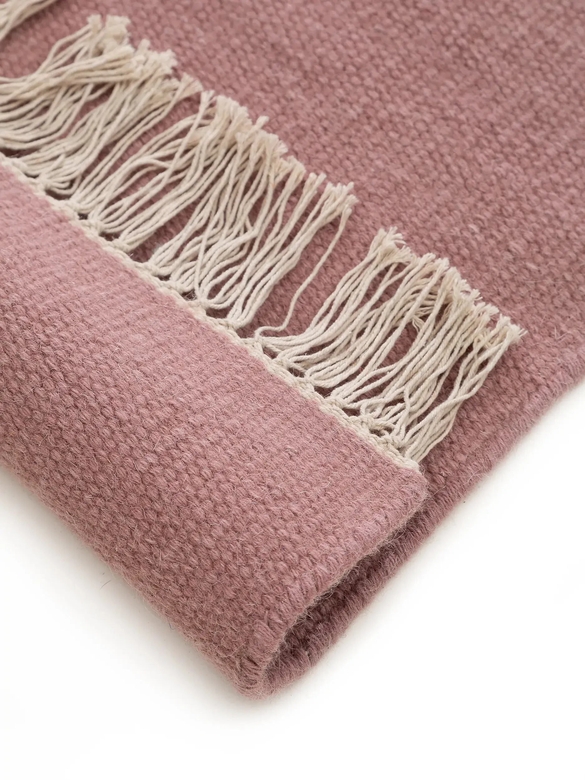 Matto 80% Wolle, 20% Baumwollea värissä Rosa 80% Wolle, 20% Baumwolle korkealla nukalla merkiltä benuta Pop