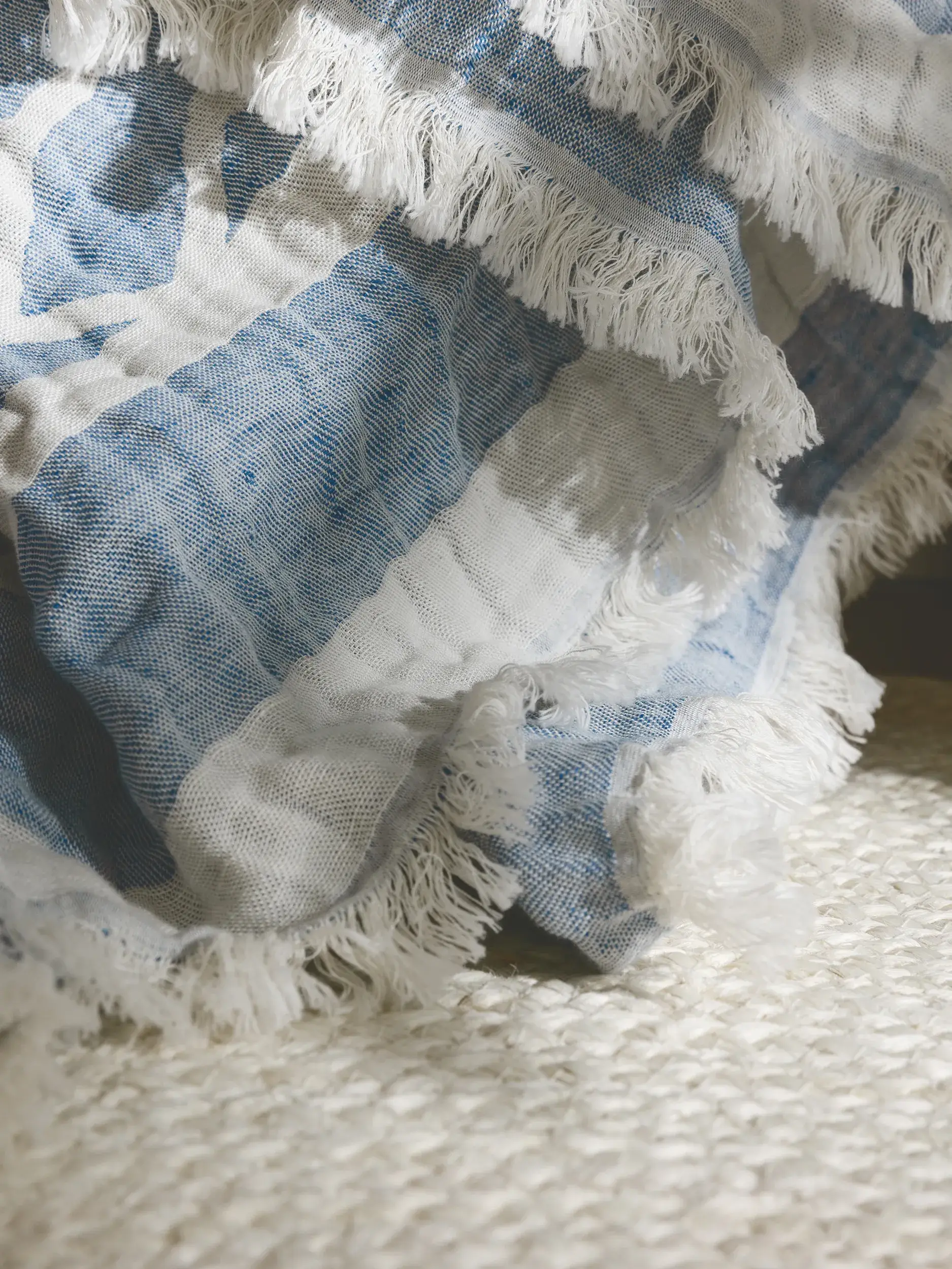 Plaid in misto lino Sabine Azzuro in Geometrico-ontwerp van 60% Cotone, 40% Lino door benuta pure