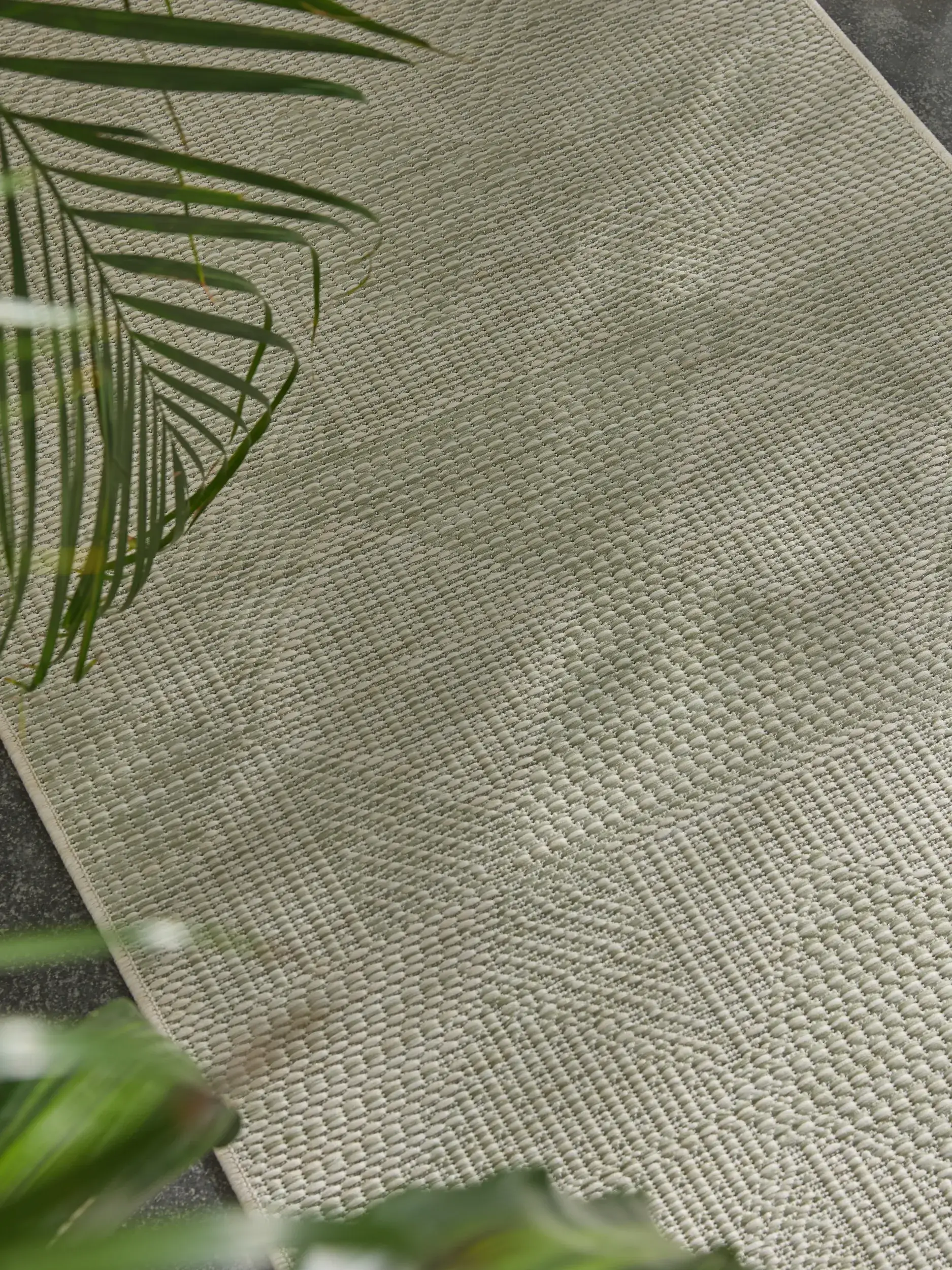 Rug made of 100% Polypropylen in Green with a 100% Polypropylen high pile by benuta Nest