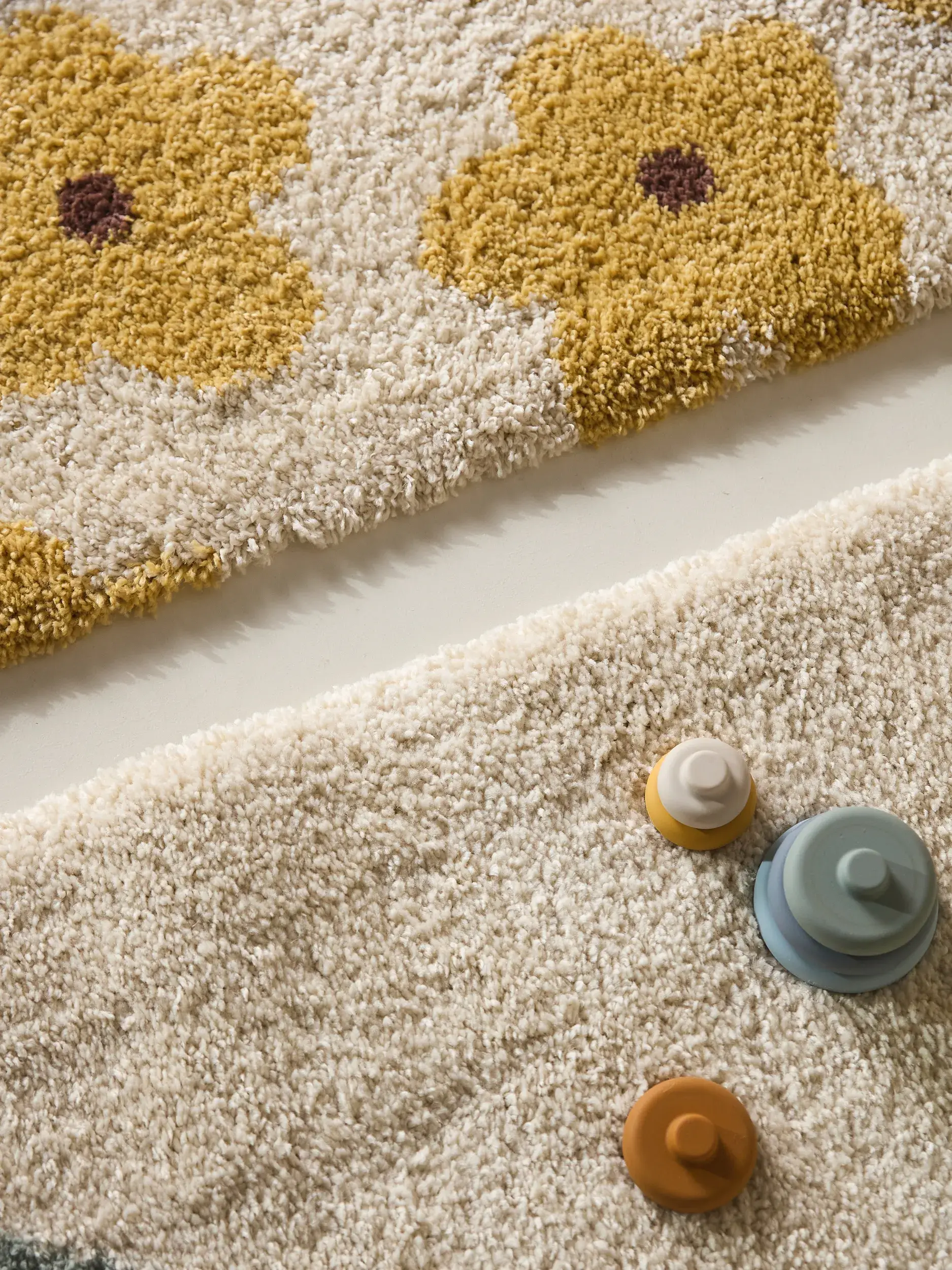 Rug Gobi made of 100% Polypropylen in Yellow by Lytte