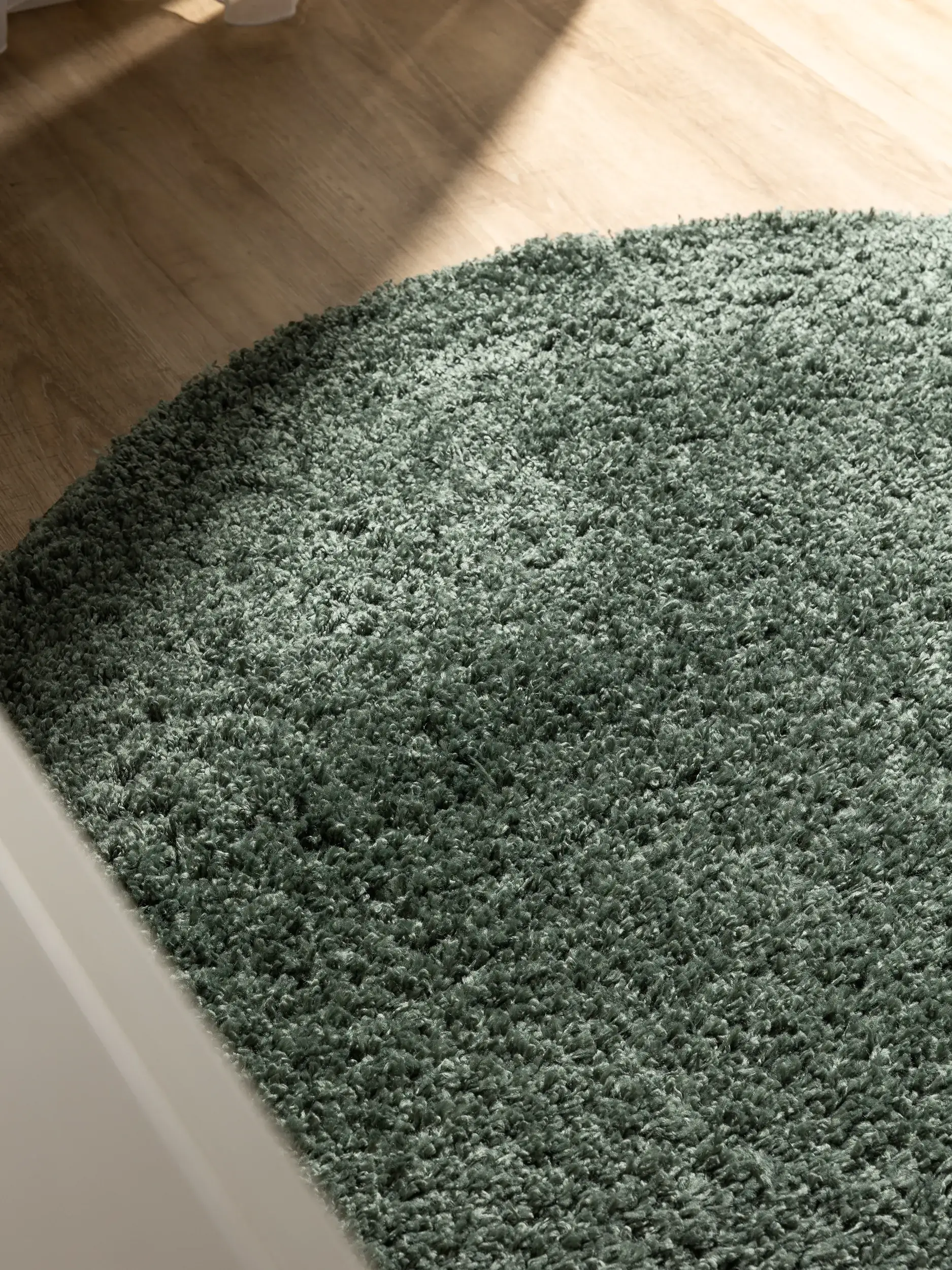Rug made of 100% Polypropylen in Schwarz with a 100% Polypropylen high pile by benuta Basic