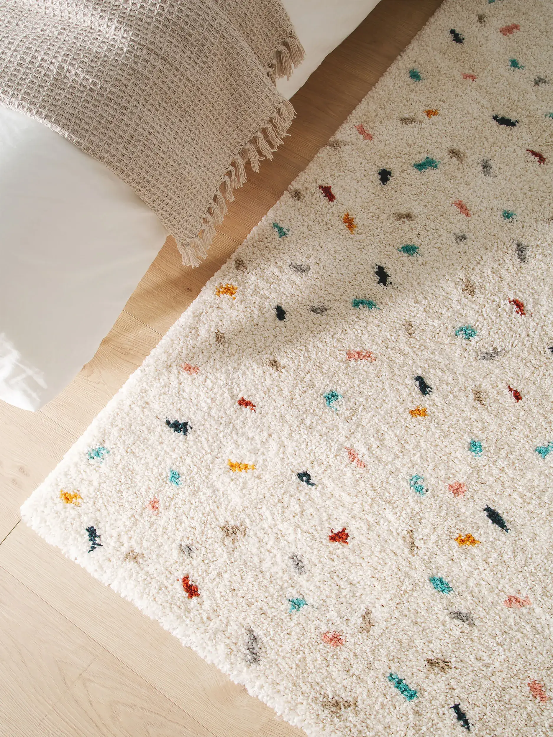 Rug made of 100% Polypropylen in Multicolor with a 100% Polypropylen high pile by Lytte