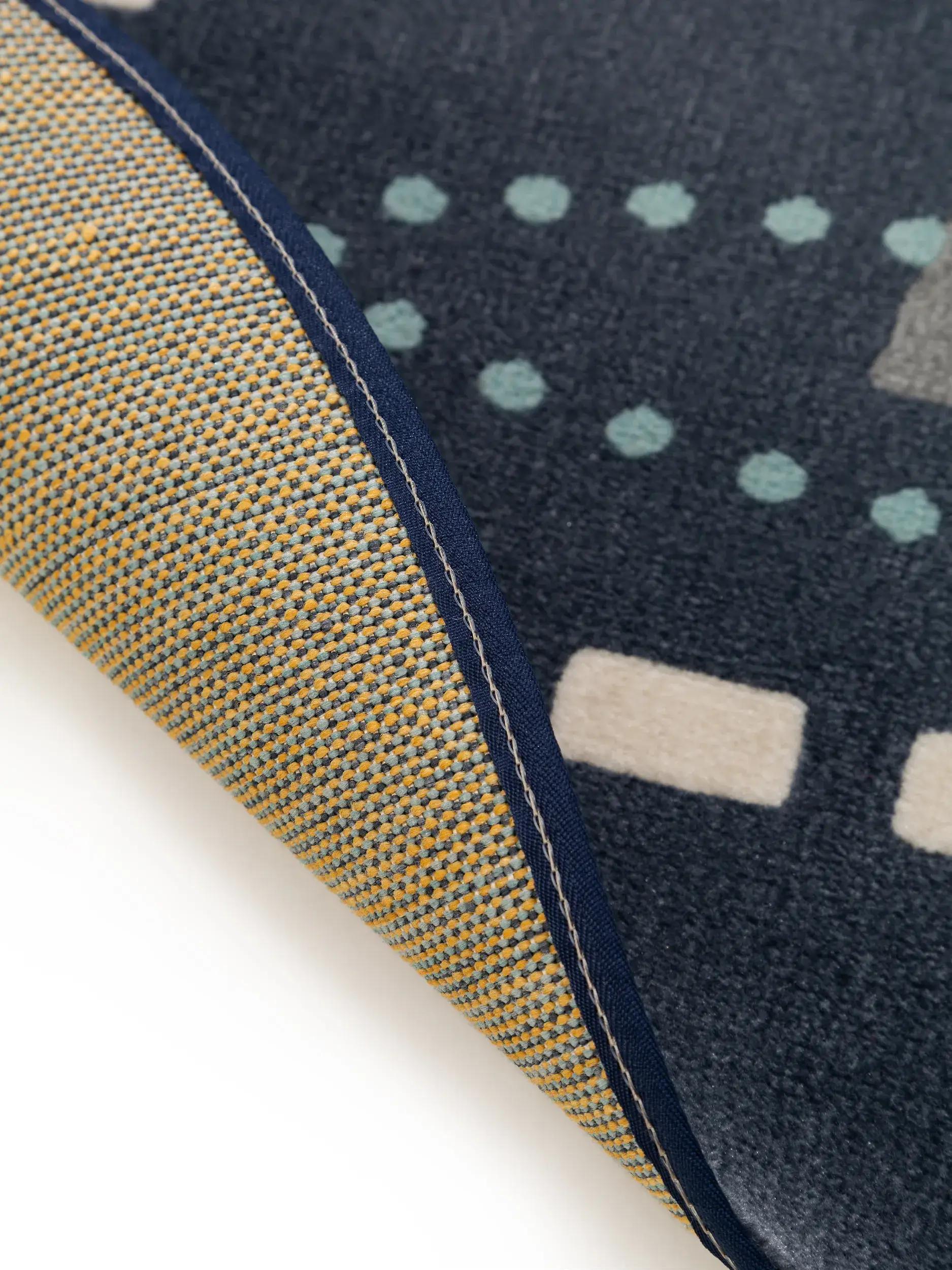 Tapijt van 100% Polypropyleen in Blauw met een 100% Polypropyleen hoge pool van Lytte