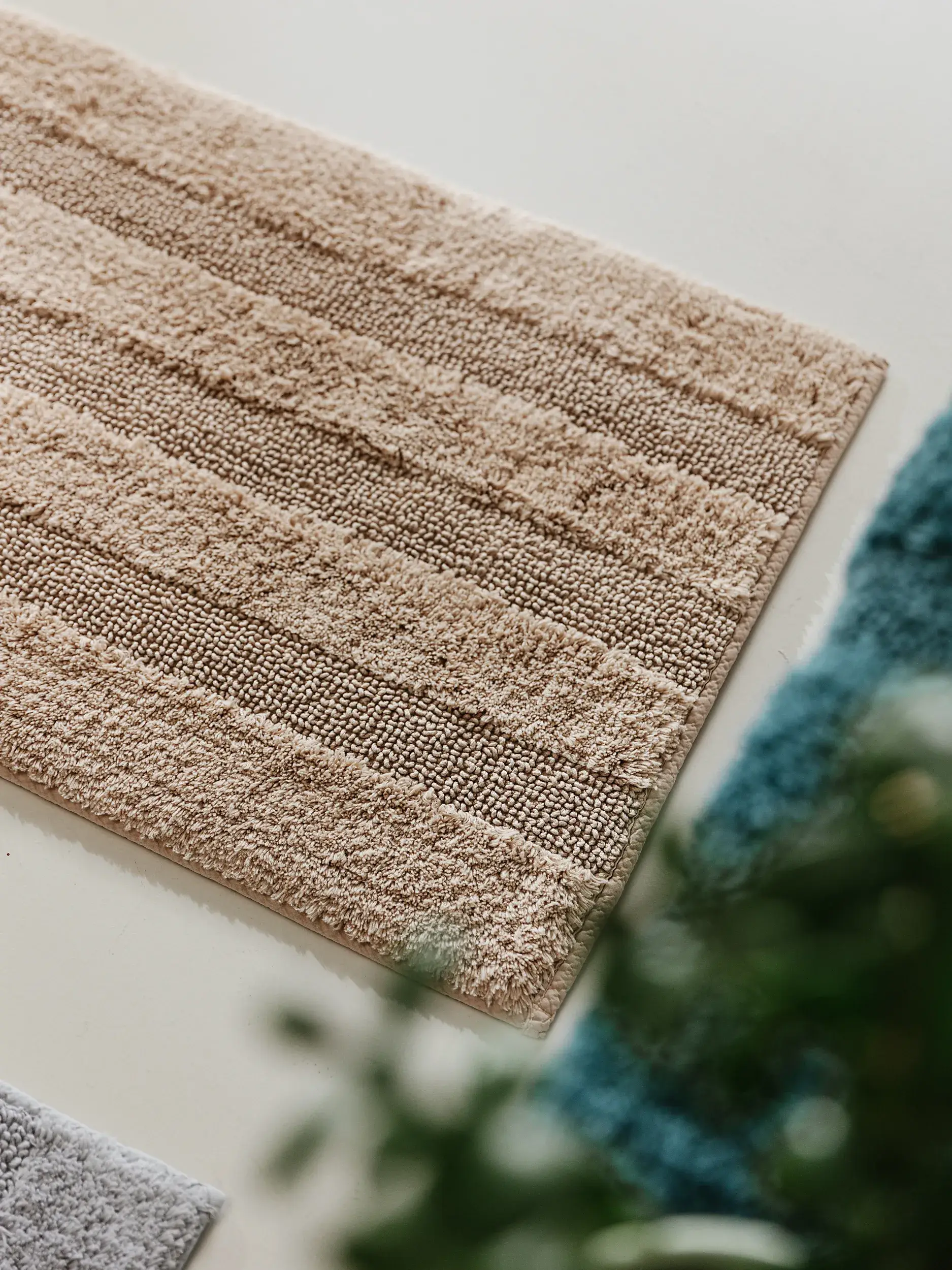 Badematte Ilka Beige Einfarbig-suunnittelussa, valmistettu 100% Baumwolleista, benuta Nestin toimesta