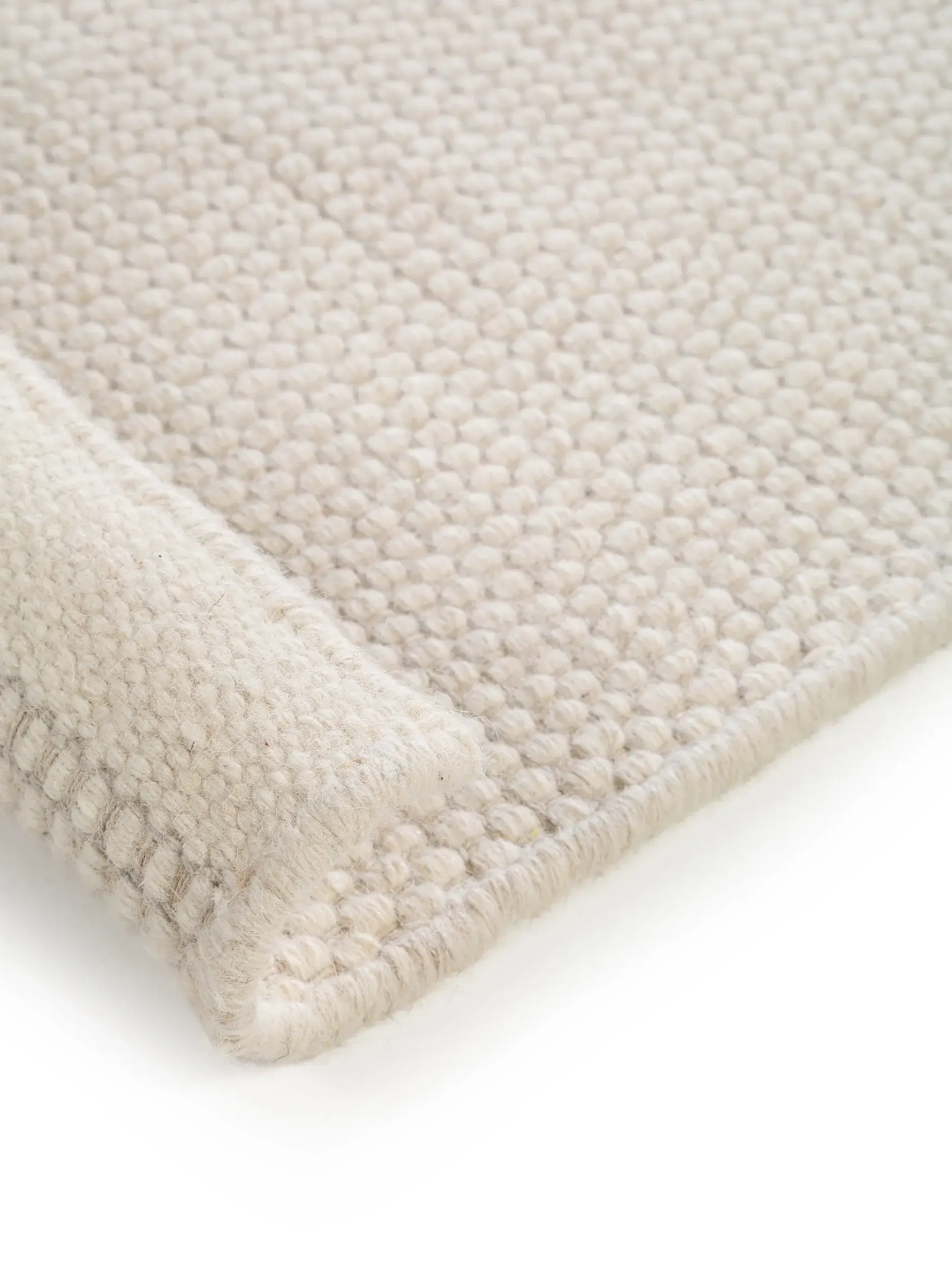 Teppich aus 80% Wolle, 20% Baumwolle in Weiß mit 80% Wolle, 20% Baumwolle hohem Flor von benuta Pure