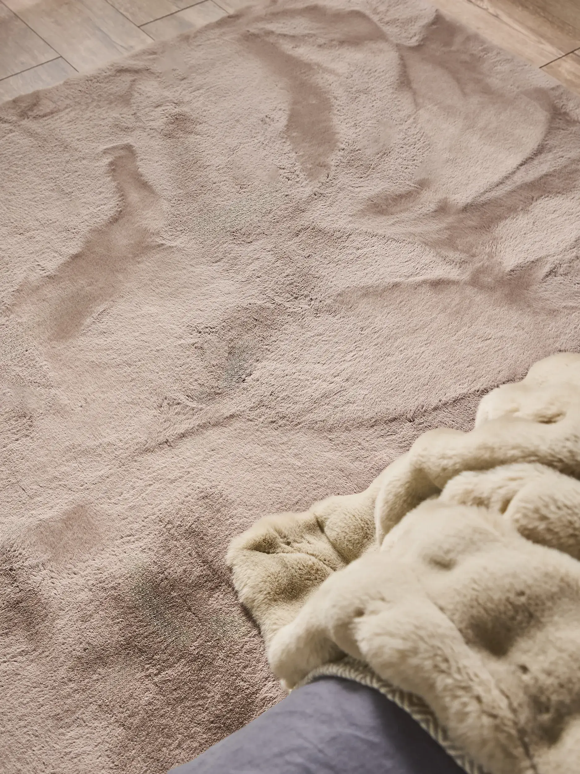 Teppich Dave aus 100% Polyester in Taupe von benuta Nest