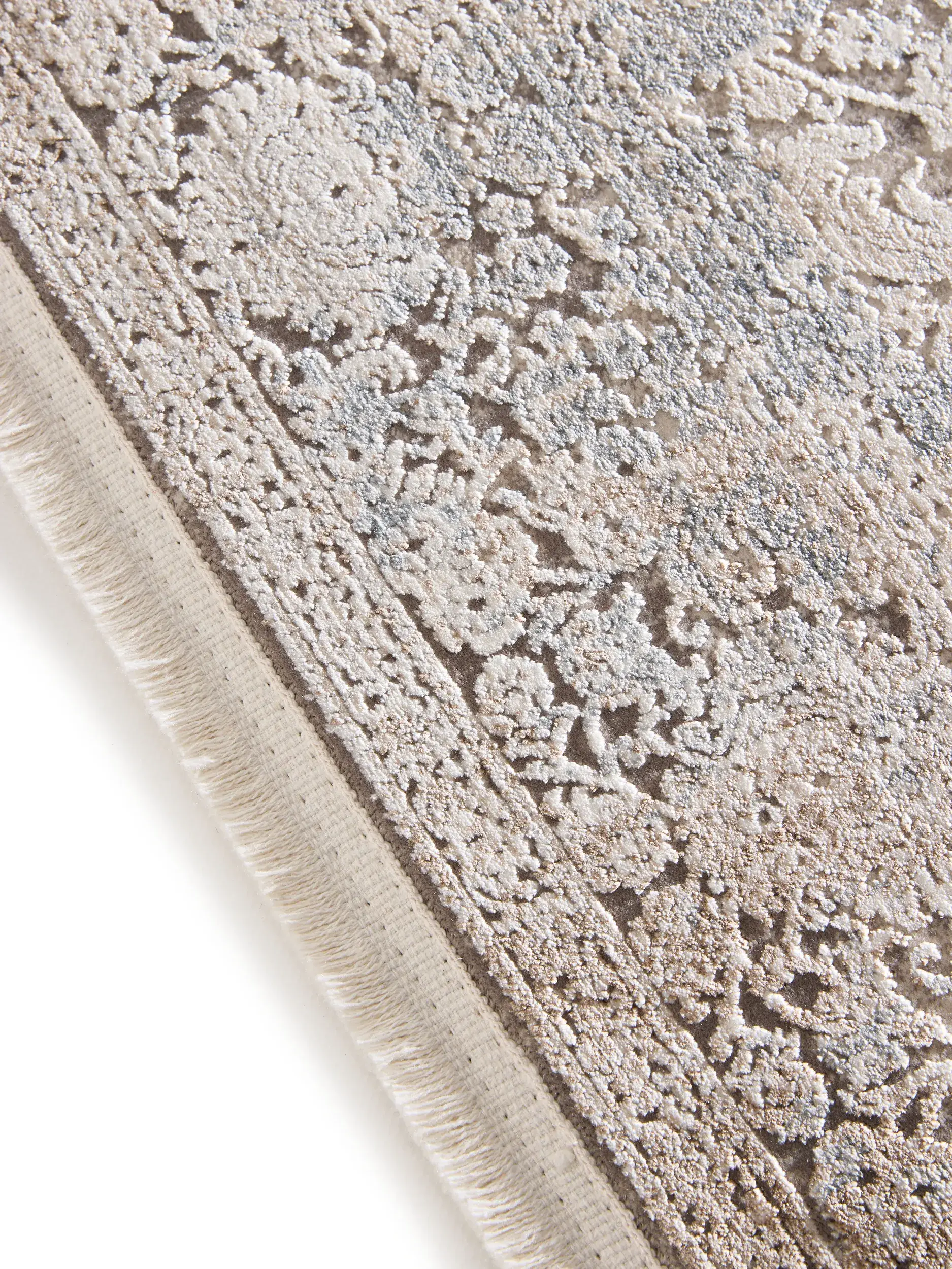 Teppich aus 89% Viskose, 11% Polyacryl in Grau mit 89% Viskose, 11% Polyacryl hohem Flor von benuta Finest