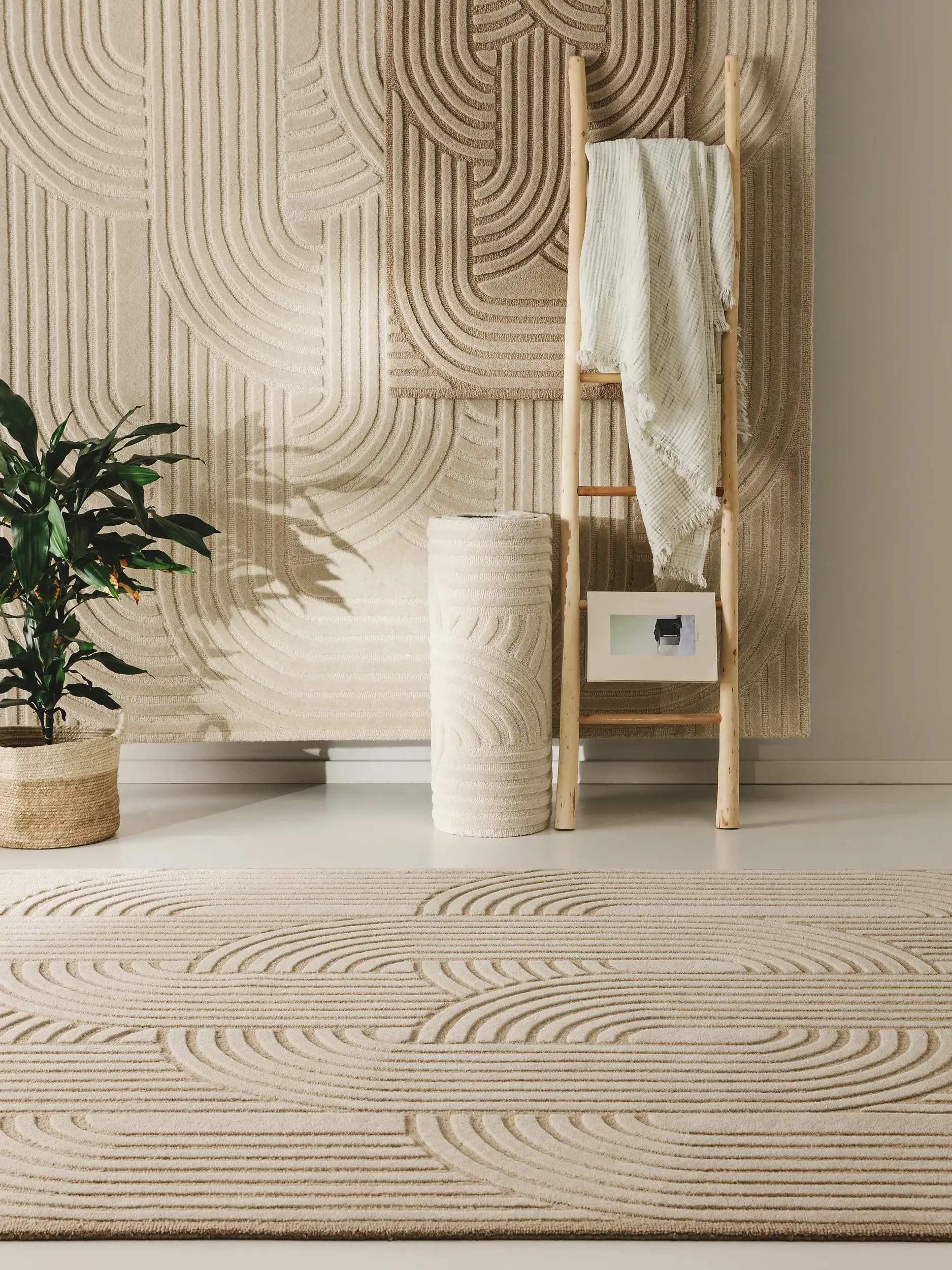 Teppich aus 80% Wolle, 20% Wolle (from New Zealand) in Beige mit 80% Wolle, 20% Wolle (from New Zealand) hohem Flor von benuta Pure