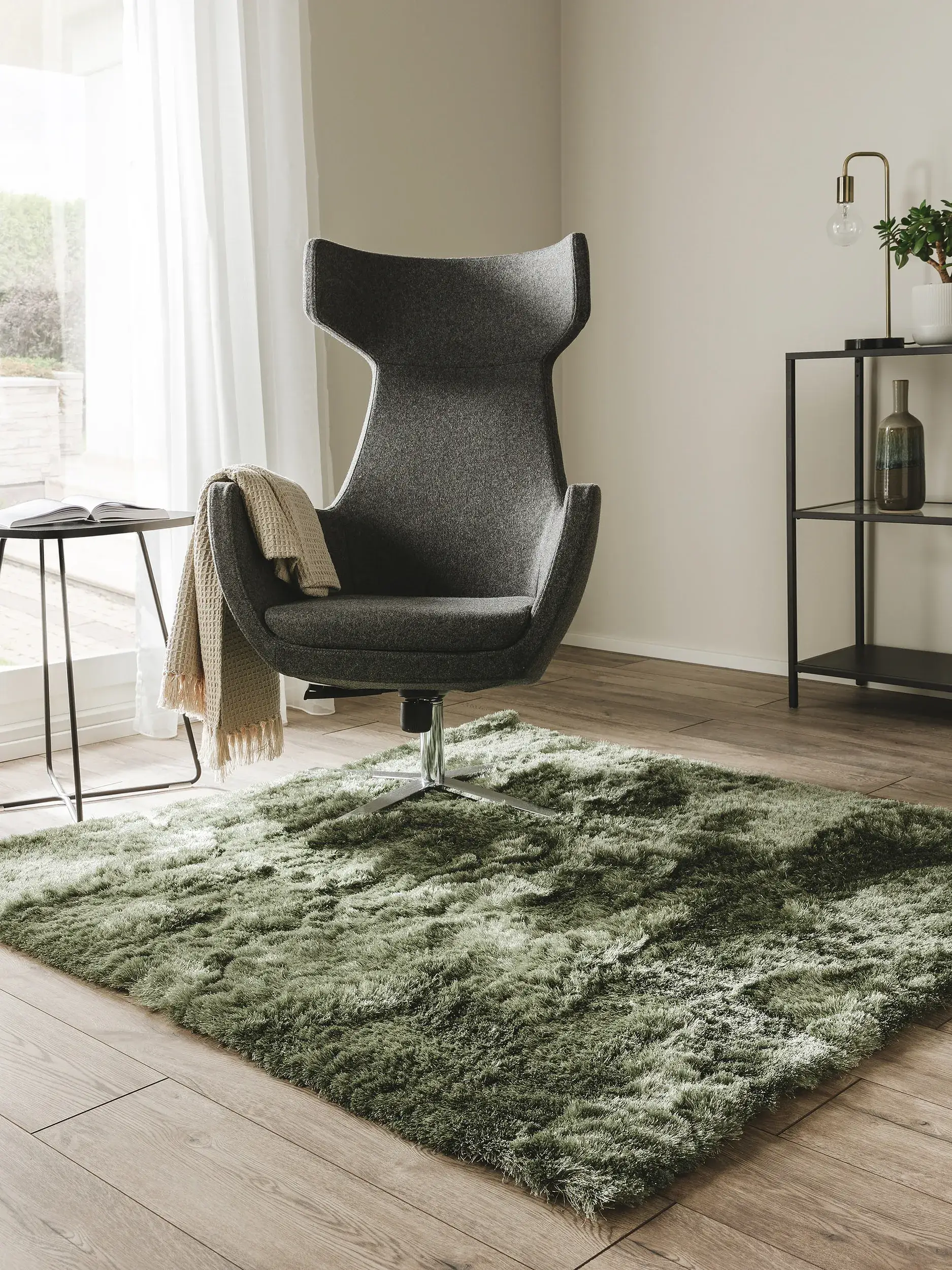 Tapijt van 100% Polyester in Groen met een 100% Polyester hoge pool van benuta nest