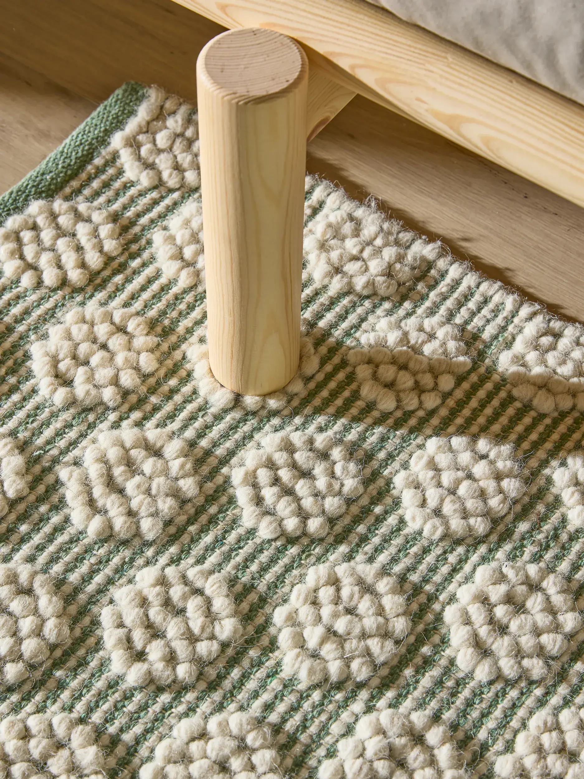 Teppich aus 60% Wolle, 40% Baumwolle in Grün mit 60% Wolle, 40% Baumwolle hohem Flor von Lytte