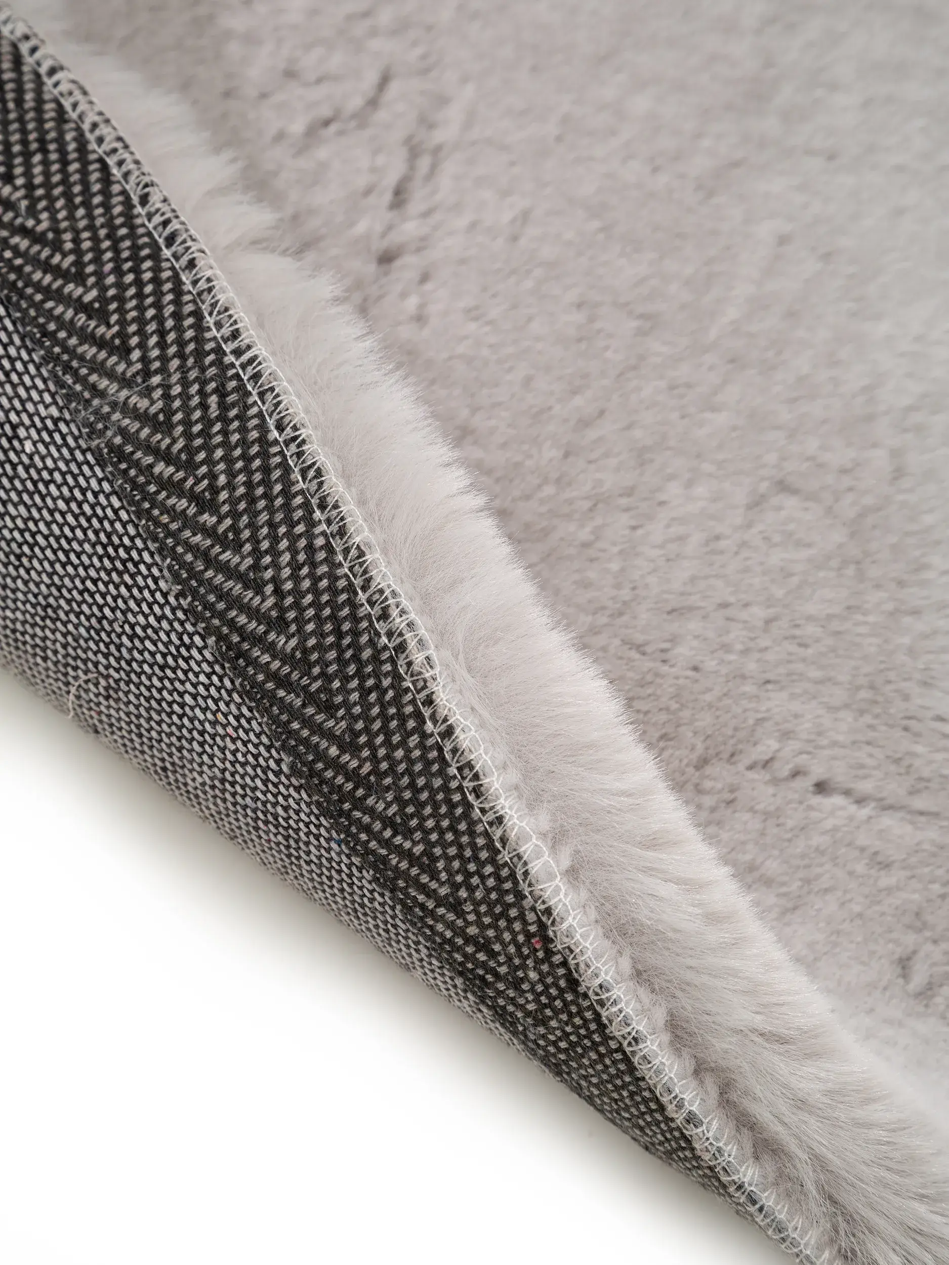 Alfombra de 100% Poliéster en Gris con un pelo de {{Placeholder_Pile Height}} de altura de Lytte