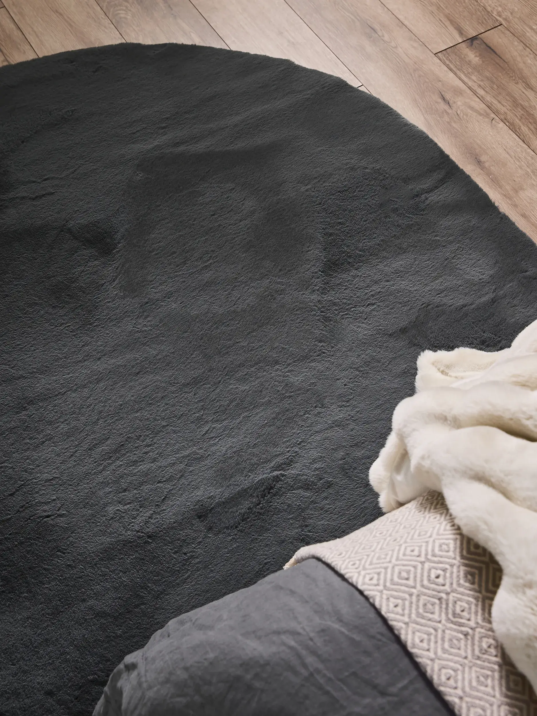 Teppich Dave aus 100% Polyester in Grau von benuta Nest