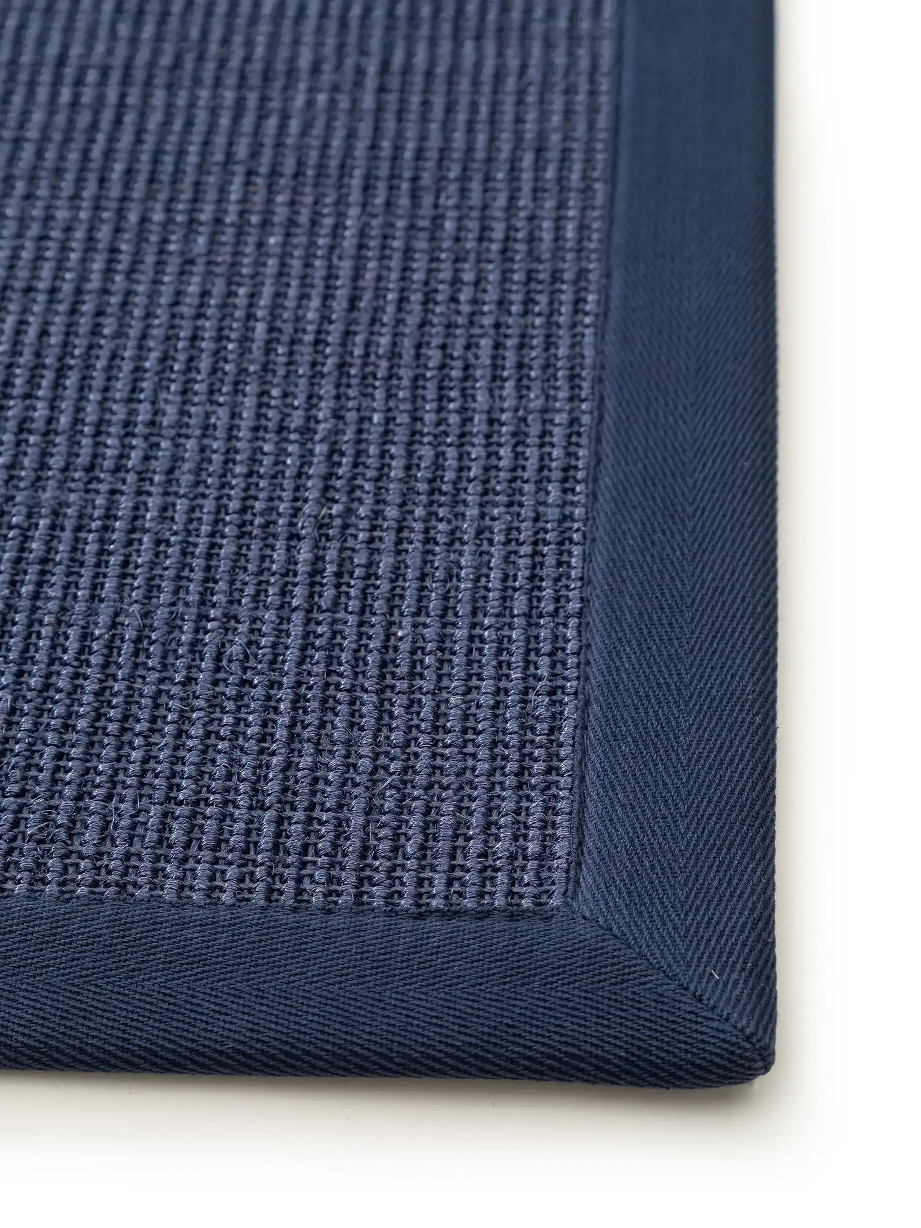 Fußmatte Sana Blau im Design Bordüre aus 100% Sisal von benuta Nest
