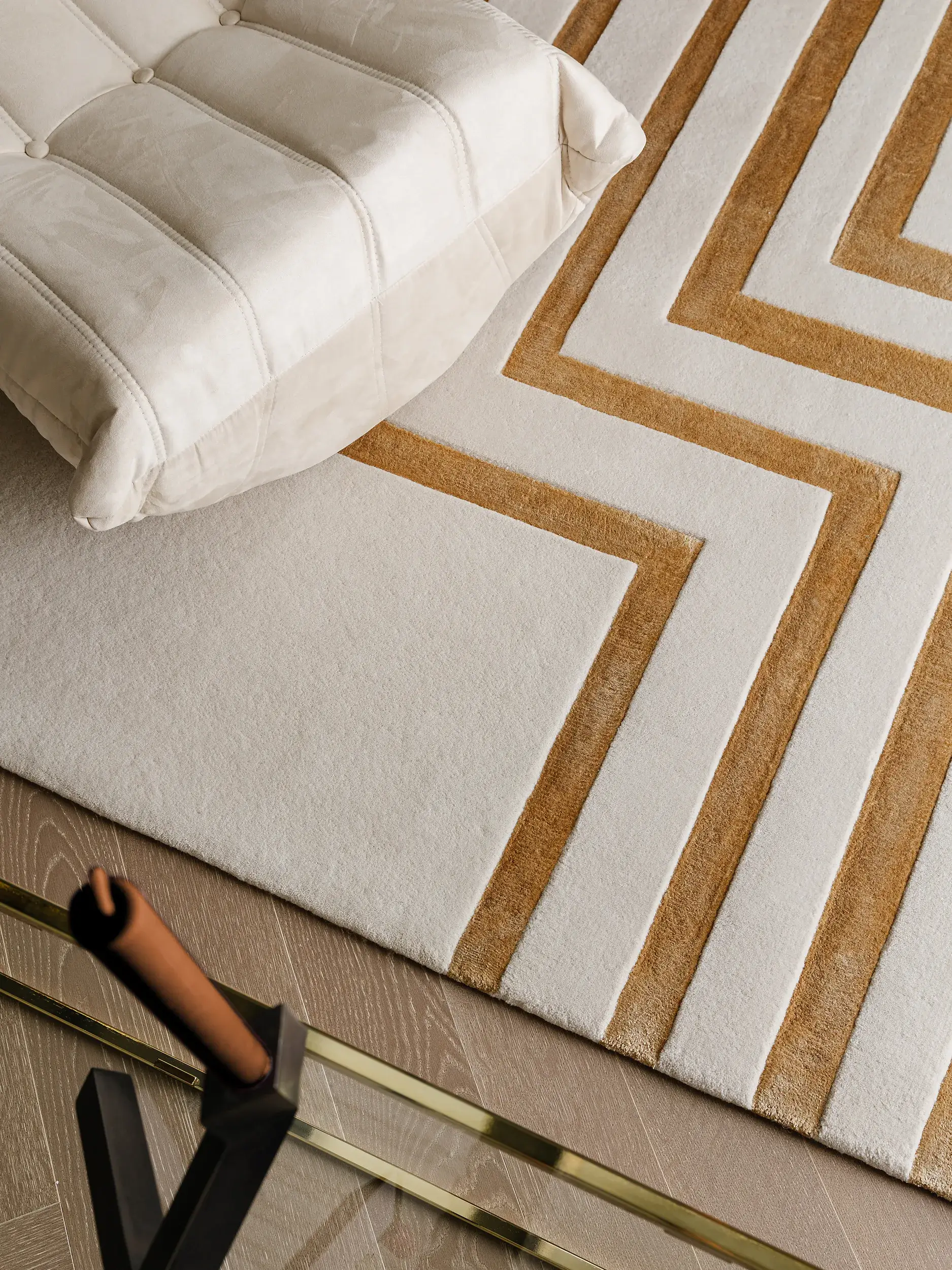 Teppich aus 70% Wolle, 30% Lyocell (Tencel™) in Beige mit 70% Wolle, 30% Lyocell (Tencel™) hohem Flor von benuta Finest