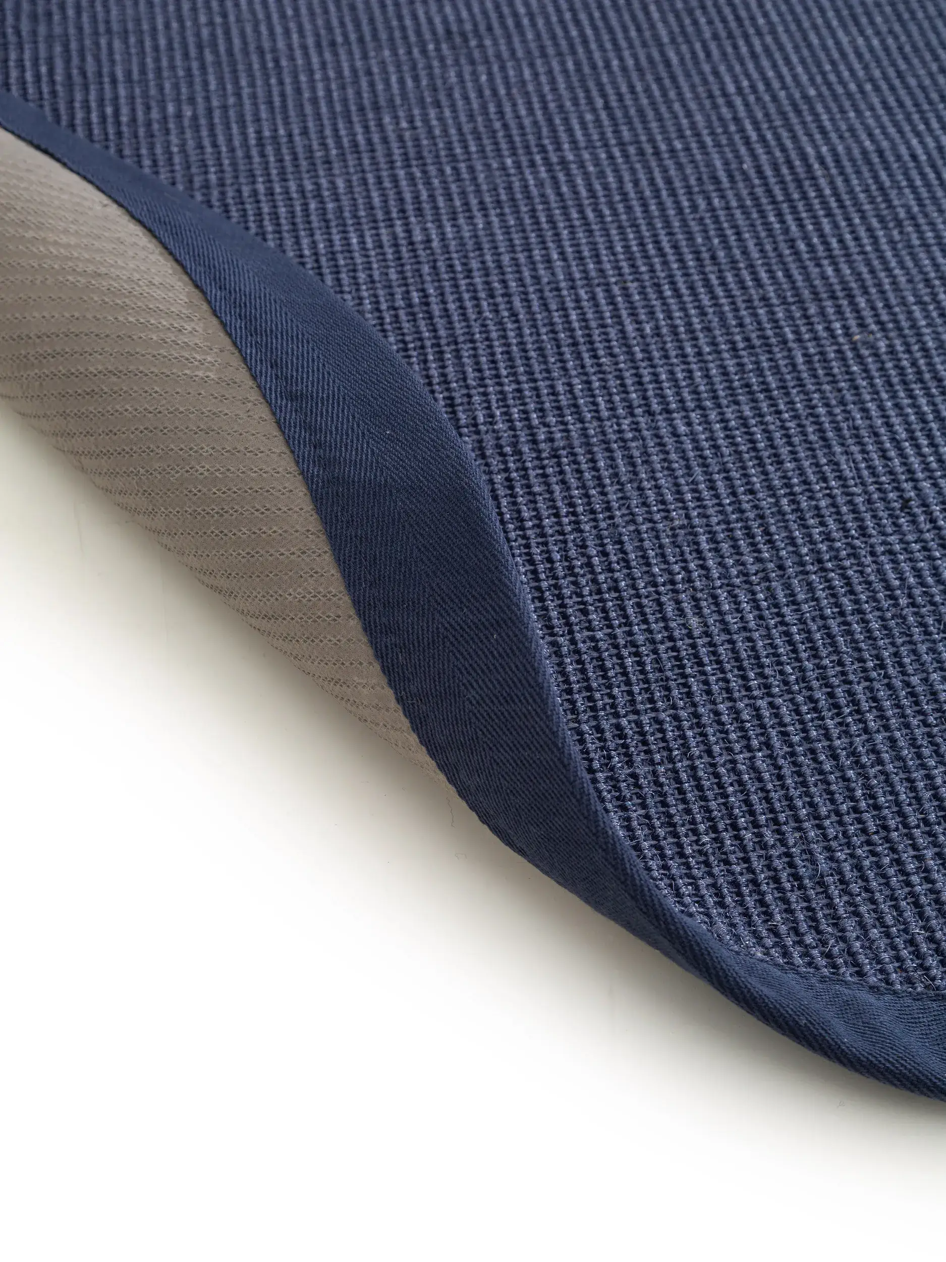 Teppich aus 100% Sisal in Blau mit 100% Sisal hohem Flor von benuta Nest
