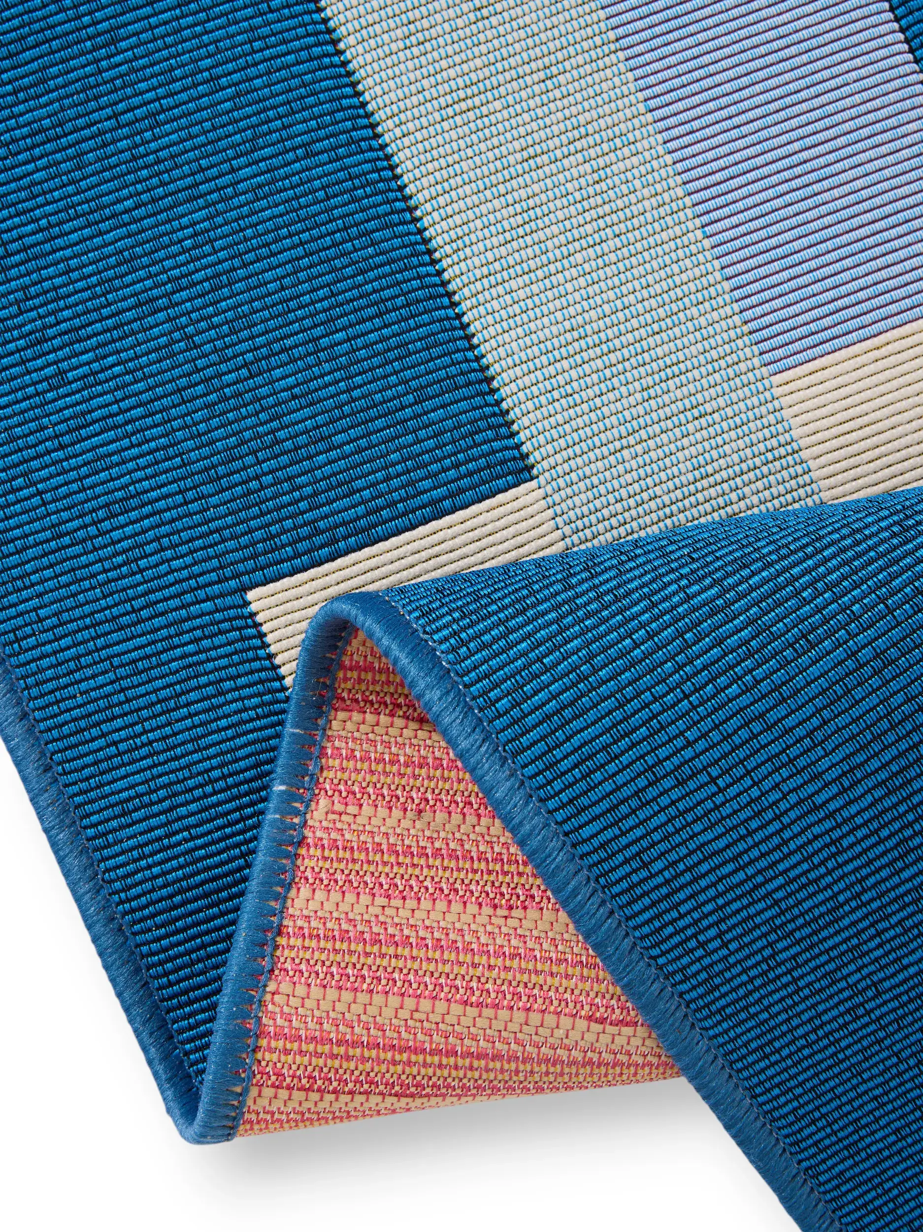 Teppich aus 76% Polypropylen, 23% Polyester, 1% Latex in Blau mit 76% Polypropylen, 23% Polyester, 1% Latex hohem Flor von benuta Pop