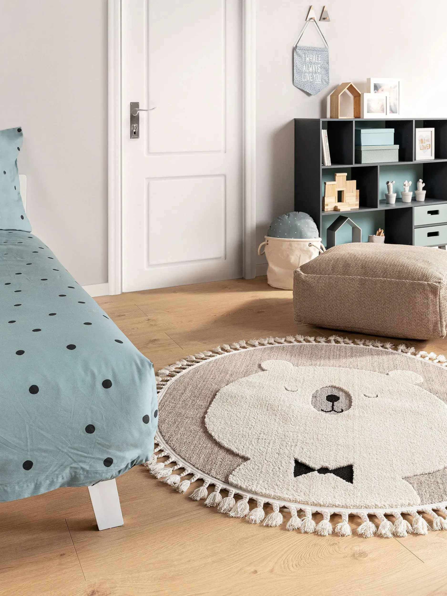Rug made of 100% Polyester in Beige with a 100% Polyester high pile by Lytte