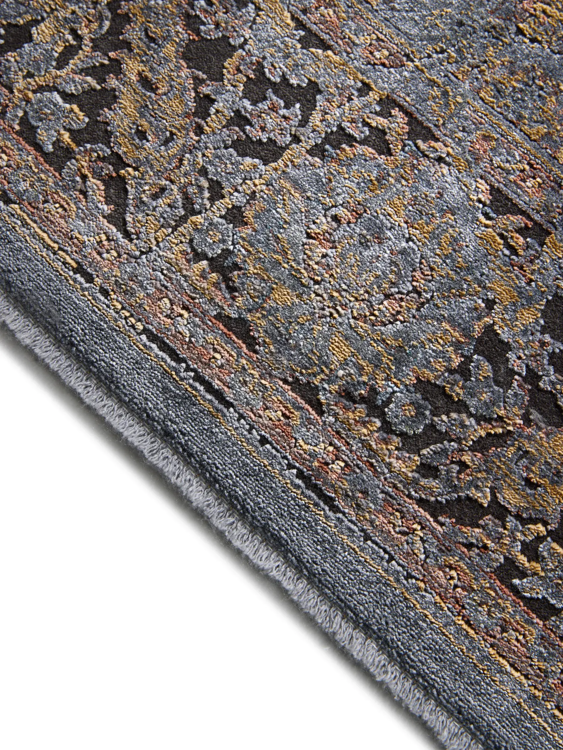 Teppich aus 56% Viskose, 30% Polyester, 14% Polyacryl in Grau mit 56% Viskose, 30% Polyester, 14% Polyacryl hohem Flor von benuta Finest