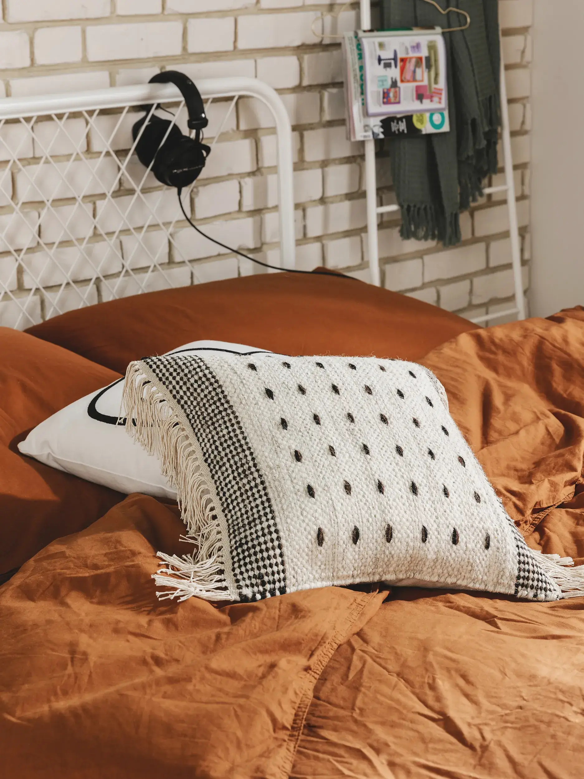 Funda de almohada Bahati Blanco y Negro con diseño de Borde en 70% Lana, 30% Algodón de benuta POP