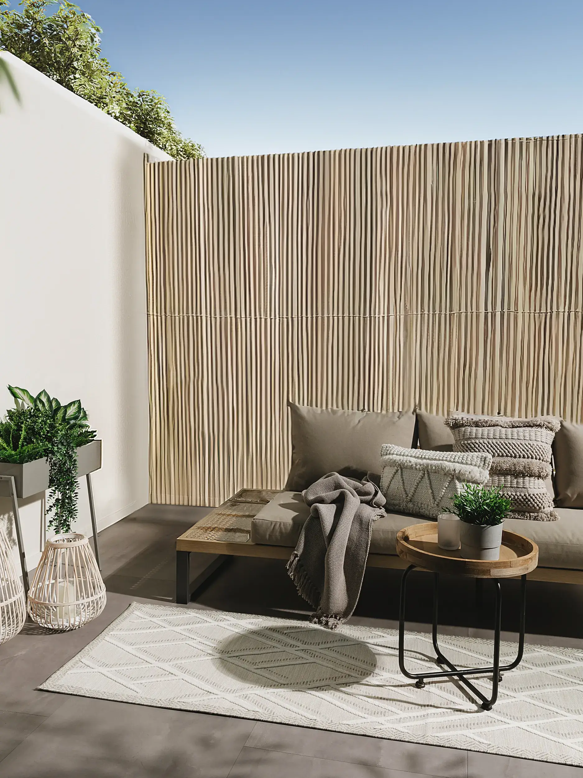 Rug made of 100% Polypropylen in White with a 100% Polypropylen high pile by benuta Basic