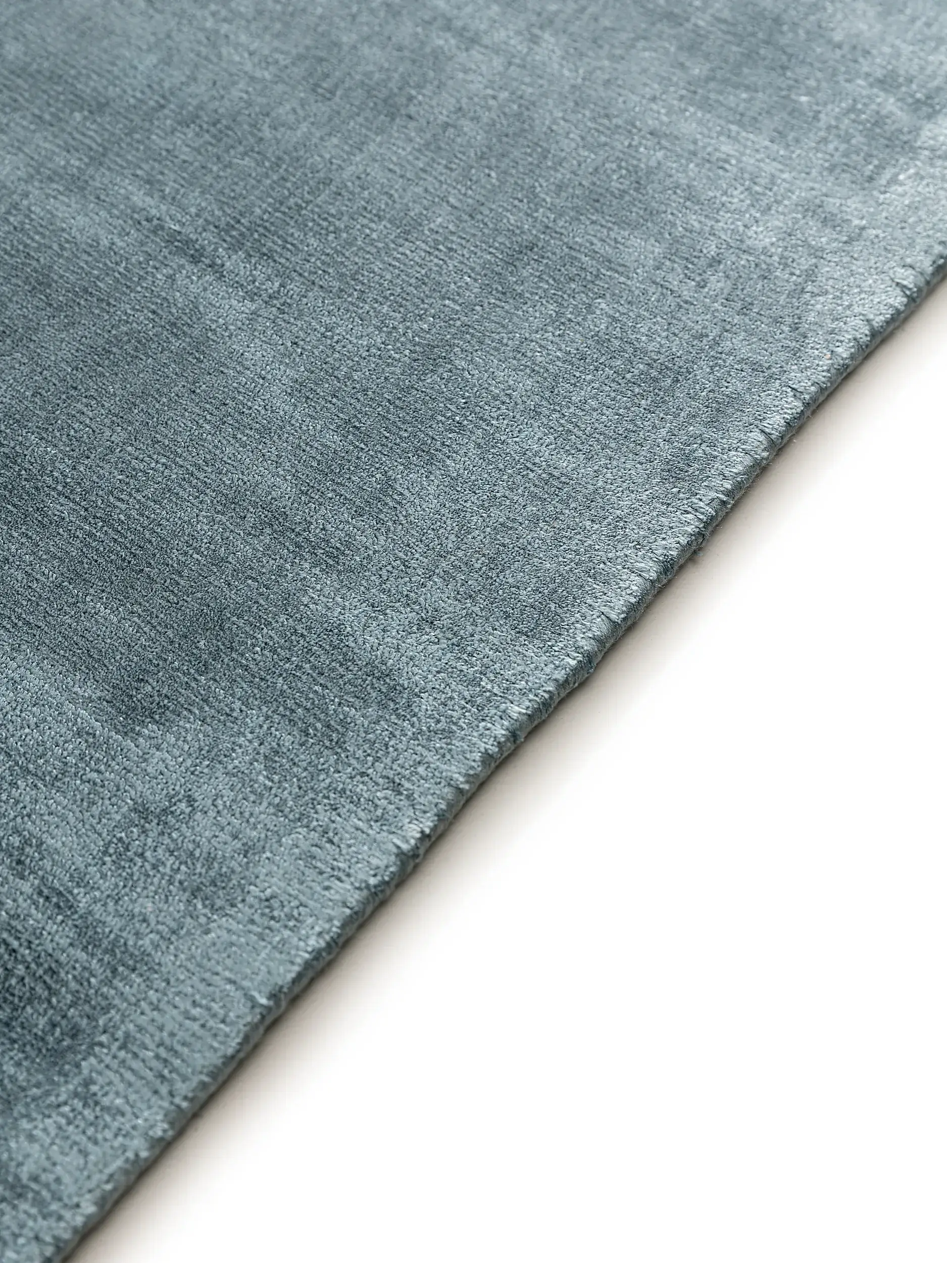 Teppich aus 100% Viskose in Blau mit 100% Viskose hohem Flor von benuta Pure