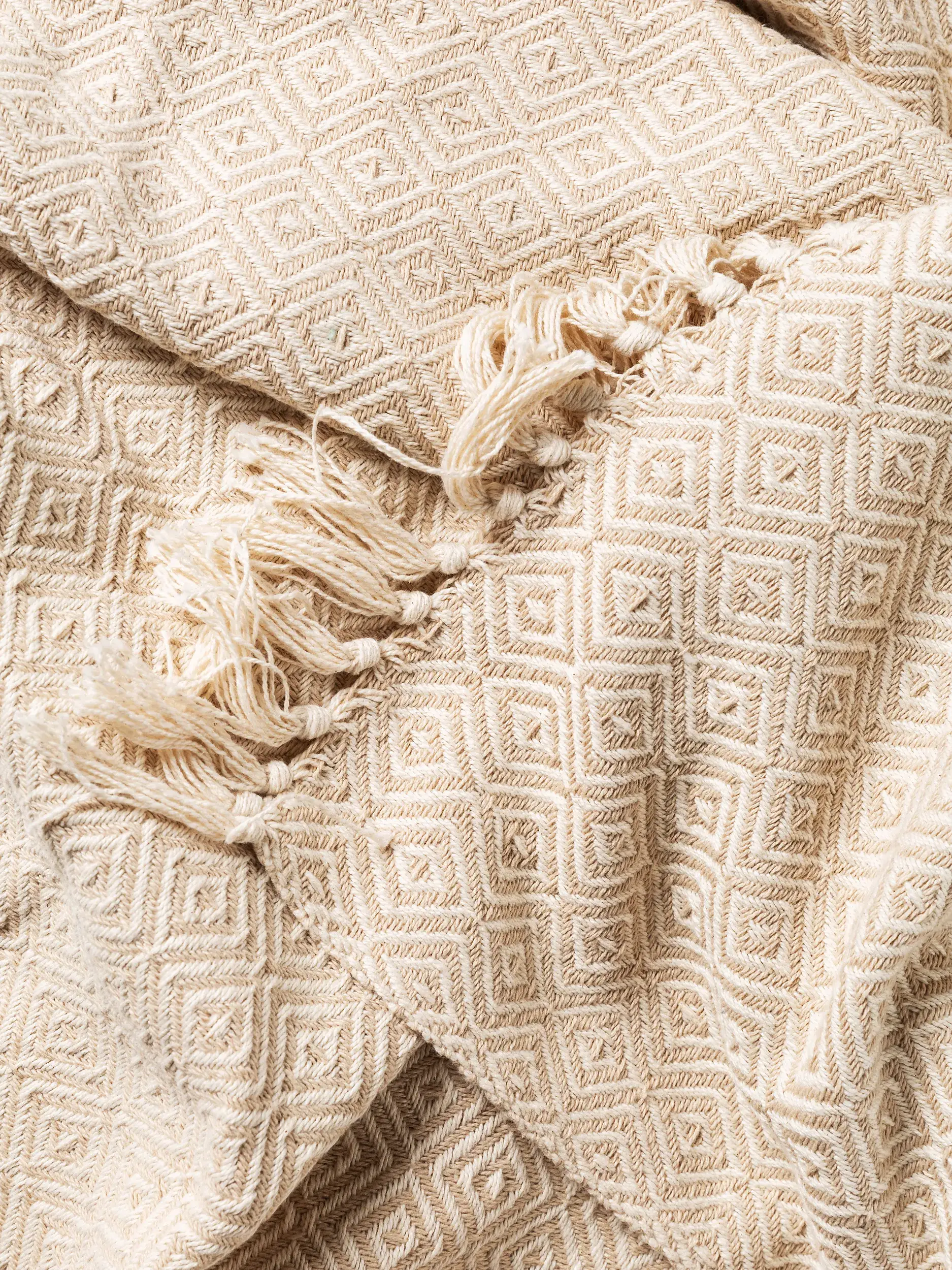 Baumwolldecke Jasmin Beige in Ornament design made of 100% Cotton by benuta Nest
