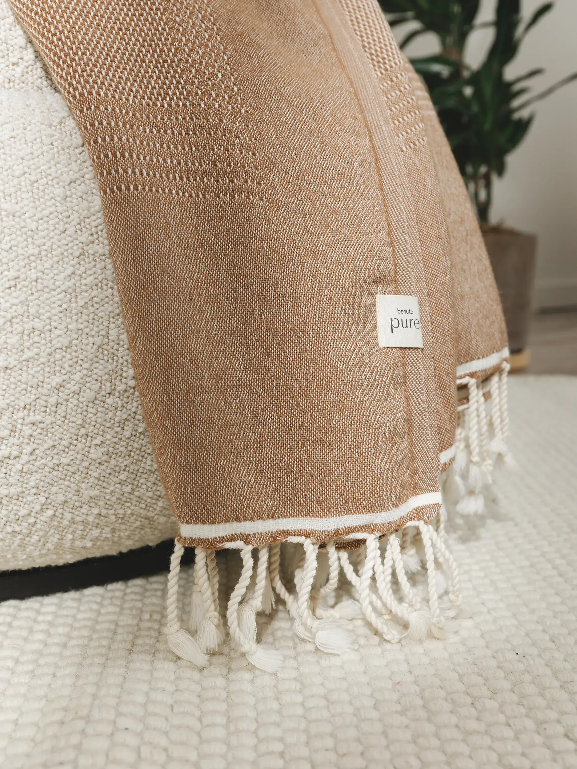 Decke Olivia Braun im Design  aus  von benuta Pure