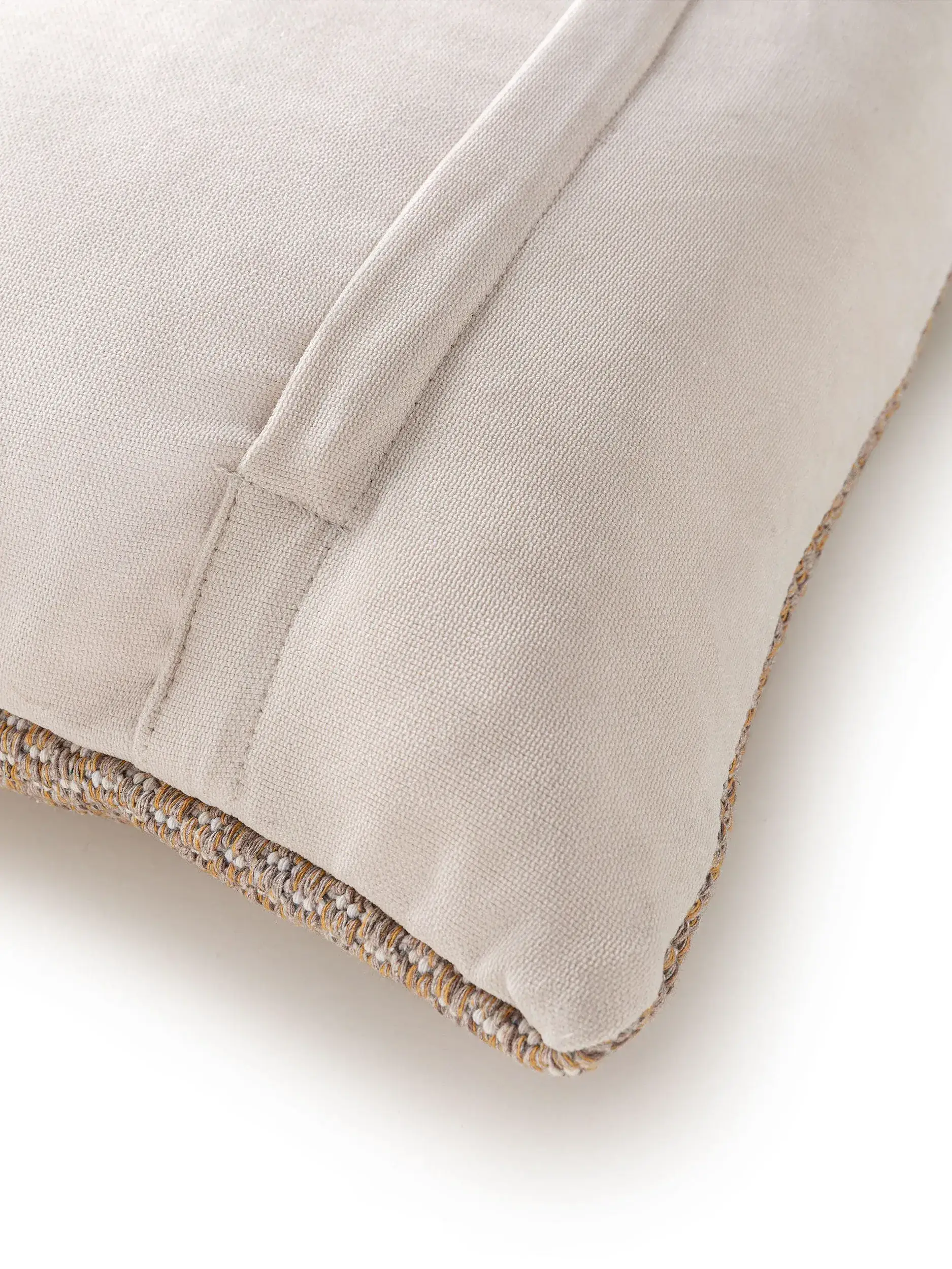 Kissenbezug Bora Taupe im Design Einfarbig aus 100% Baumwolle von benuta Nest