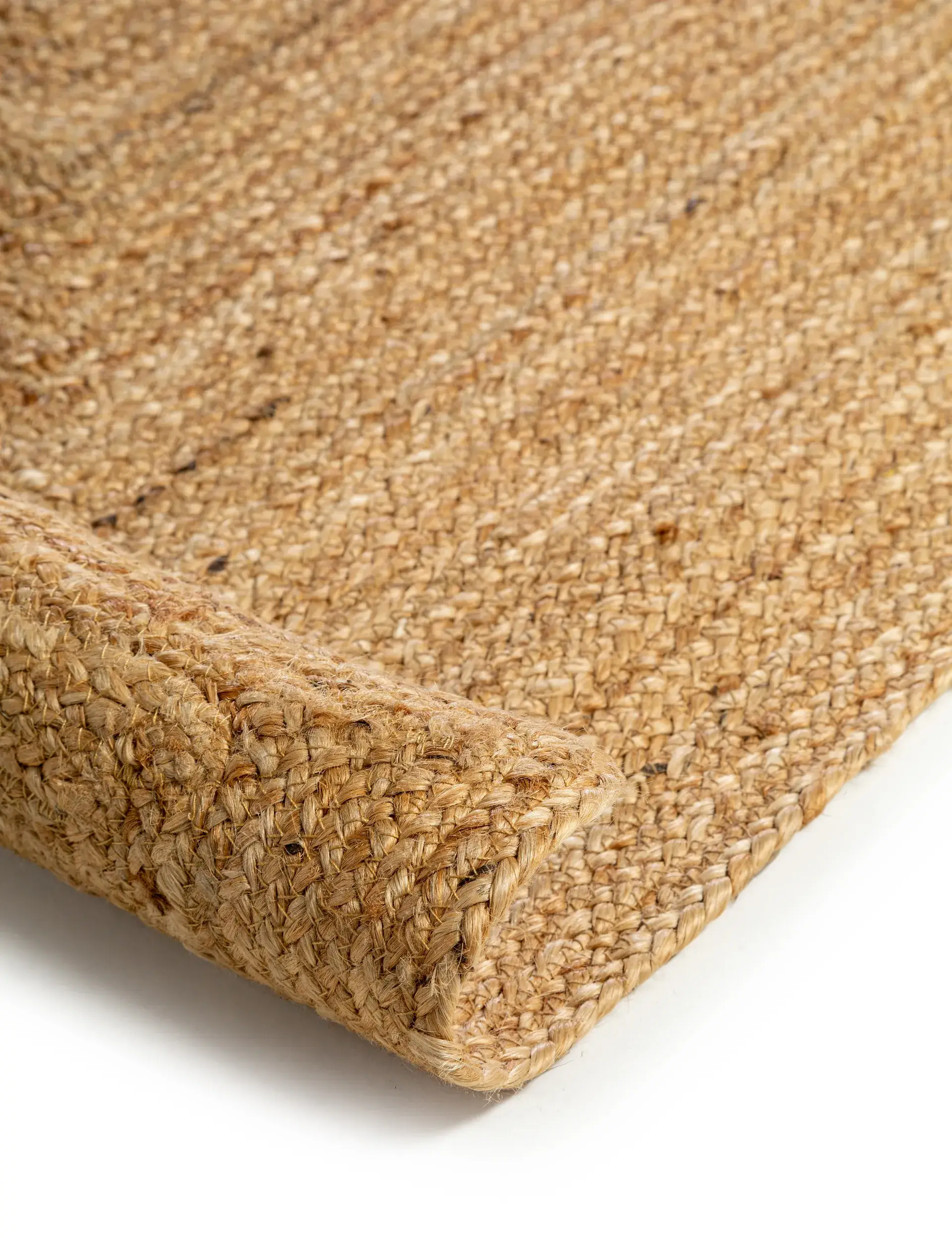 Matto 100% Jutea värissä Braun 100% Jute korkealla nukalla merkiltä benuta Pure