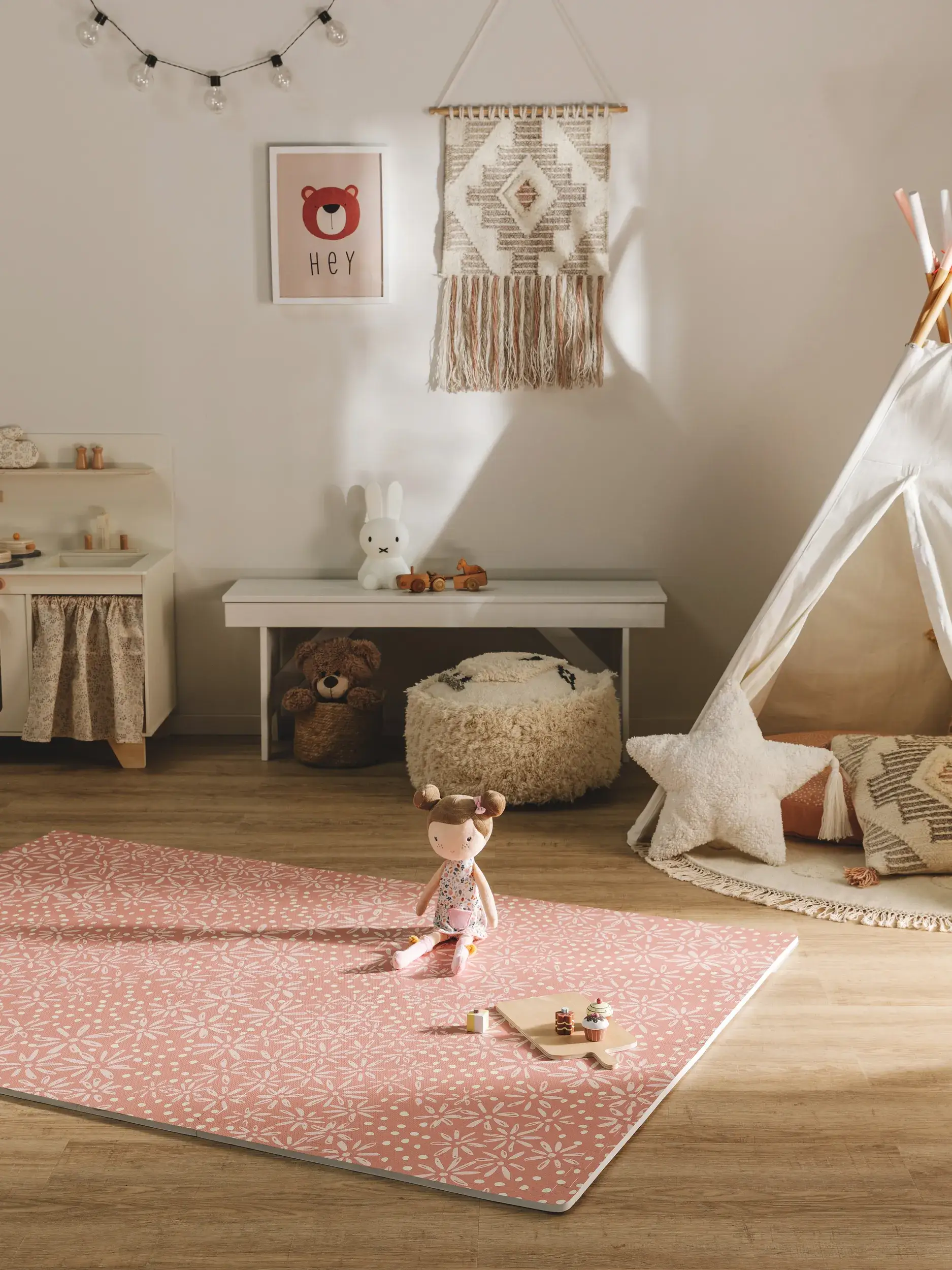 Tappeto da gioco Daisy Rosa in Floreale-ontwerp van 100% Schiuma EVA door Lytte