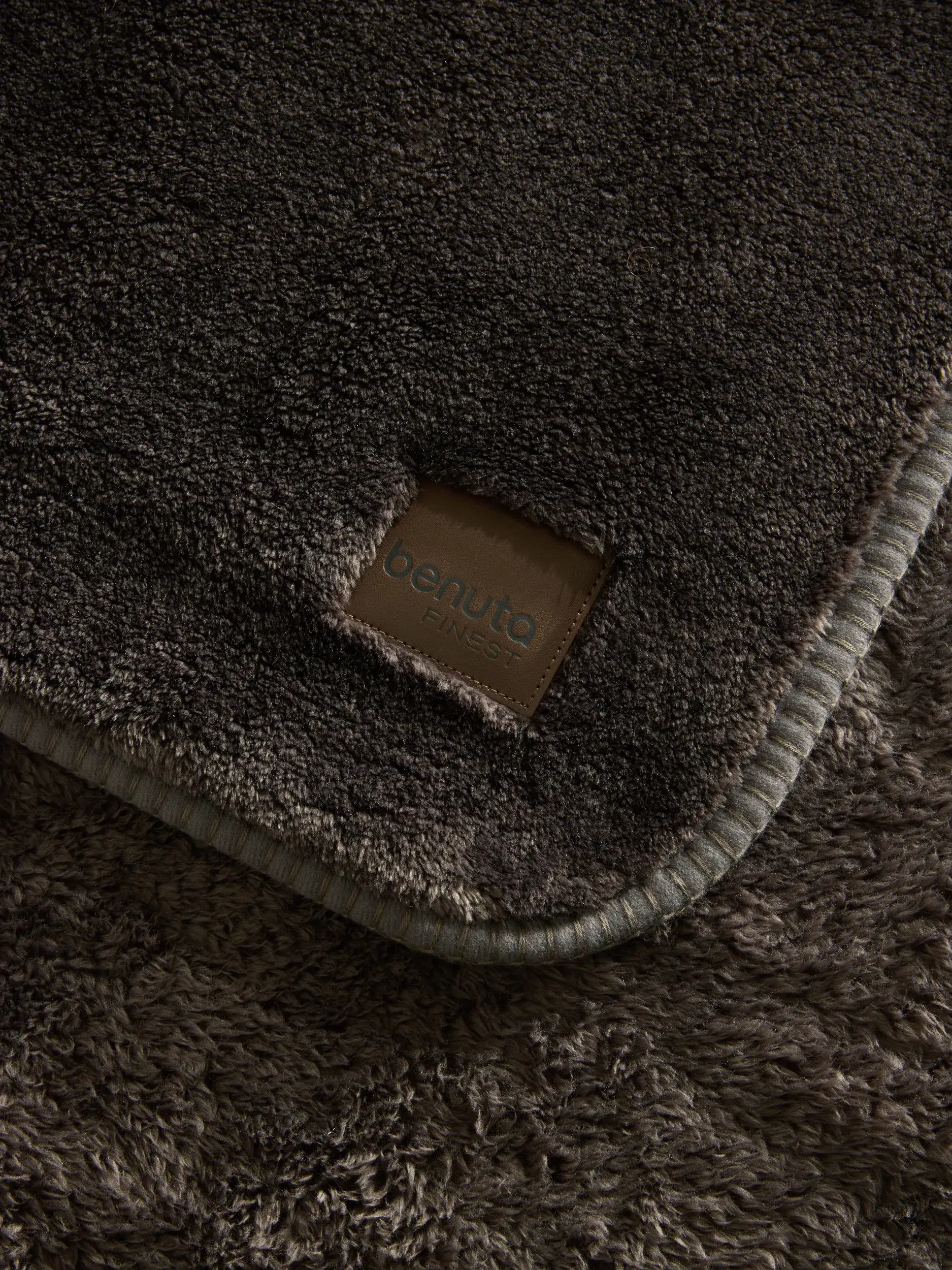 Couverture Lux Gris foncé de benuta