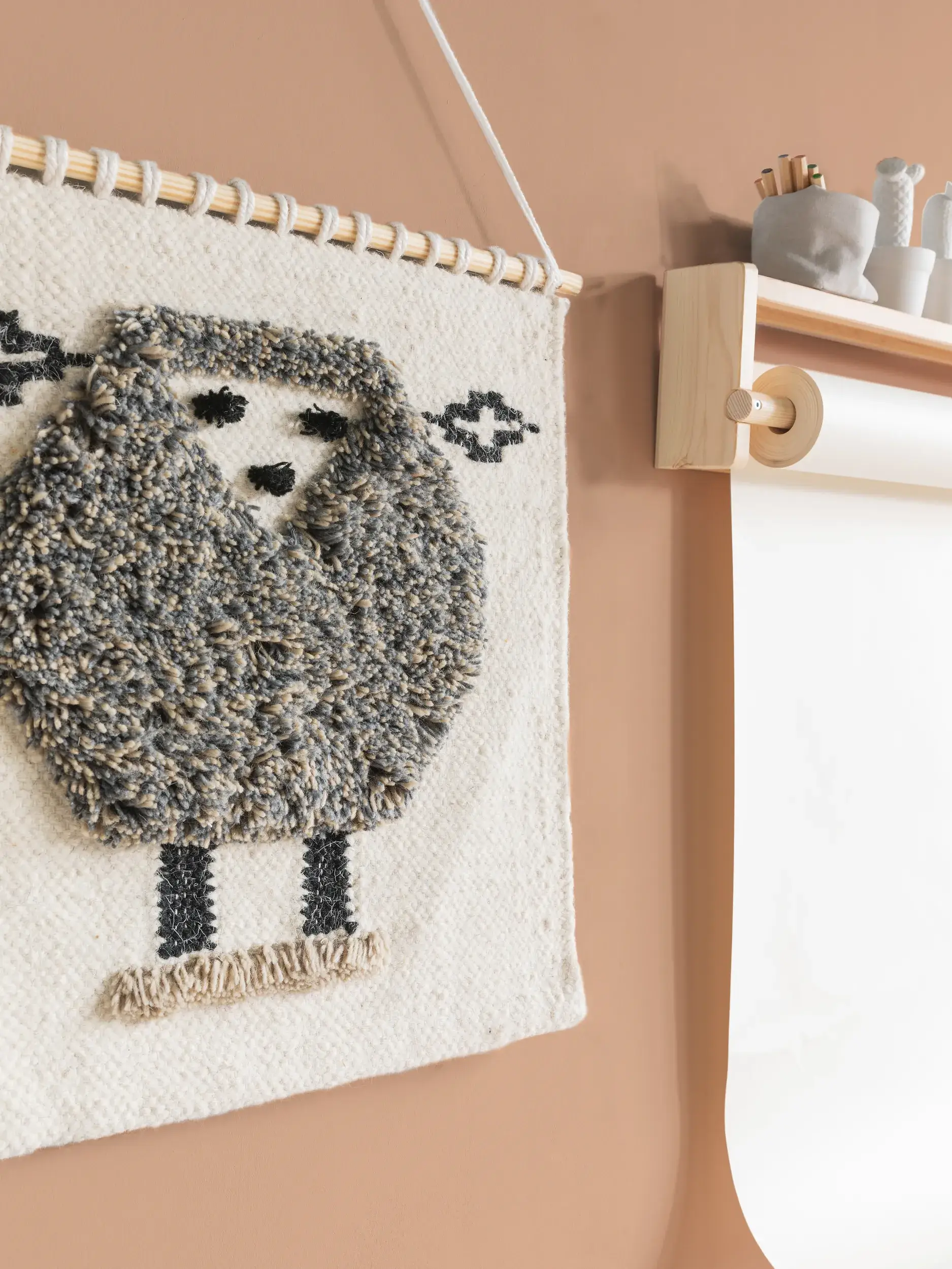 Wanddeko Shawn Ivory im Design Tiermotive aus 80% Wolle, 20% Polyester von Lytte